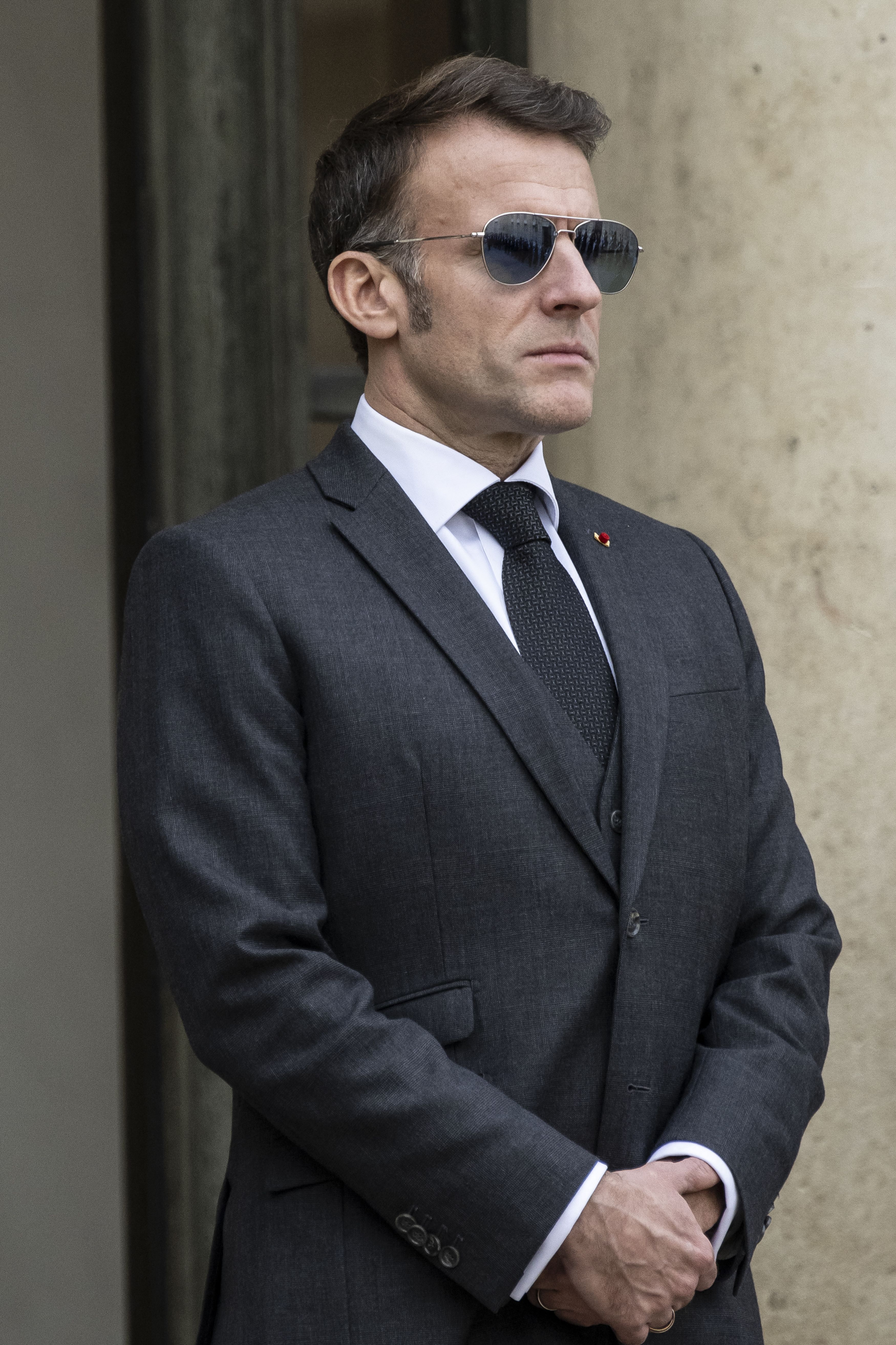 Cătălin Botezatu, despre ochelarii de soare purtați de Emmanuel Macron. Cât costă un astfel de model: „Un brand de lux cu istorie de peste un secol”