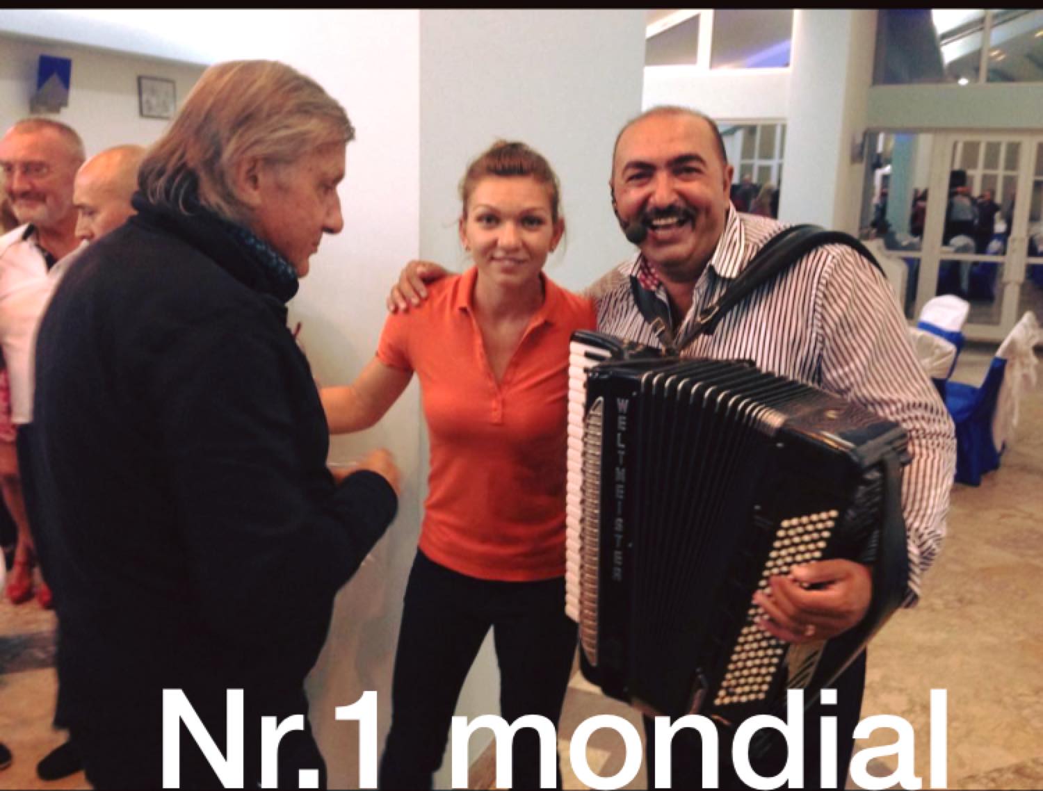VIDEO | Cine este lăutarul care a animat petrecerea campionilor de la CFR Cluj. Iulian de la Ciocănești le-a cântat unor sportivi celebri: Simona Halep, Ilie Năstase sau Lucian Bute