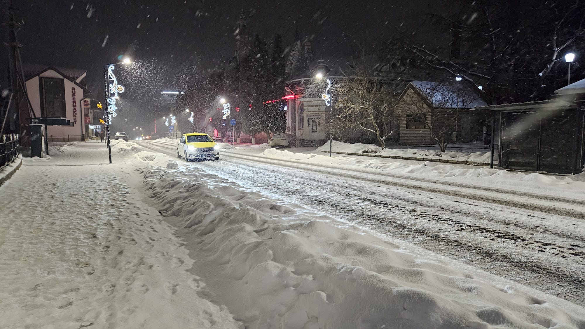 Vatra Dornei este pregătită pentru sfârșitul de an. Orașul-stațiune are hotelurile pline, pârtiile deschise și prețuri accesibile | REPORTAJ
