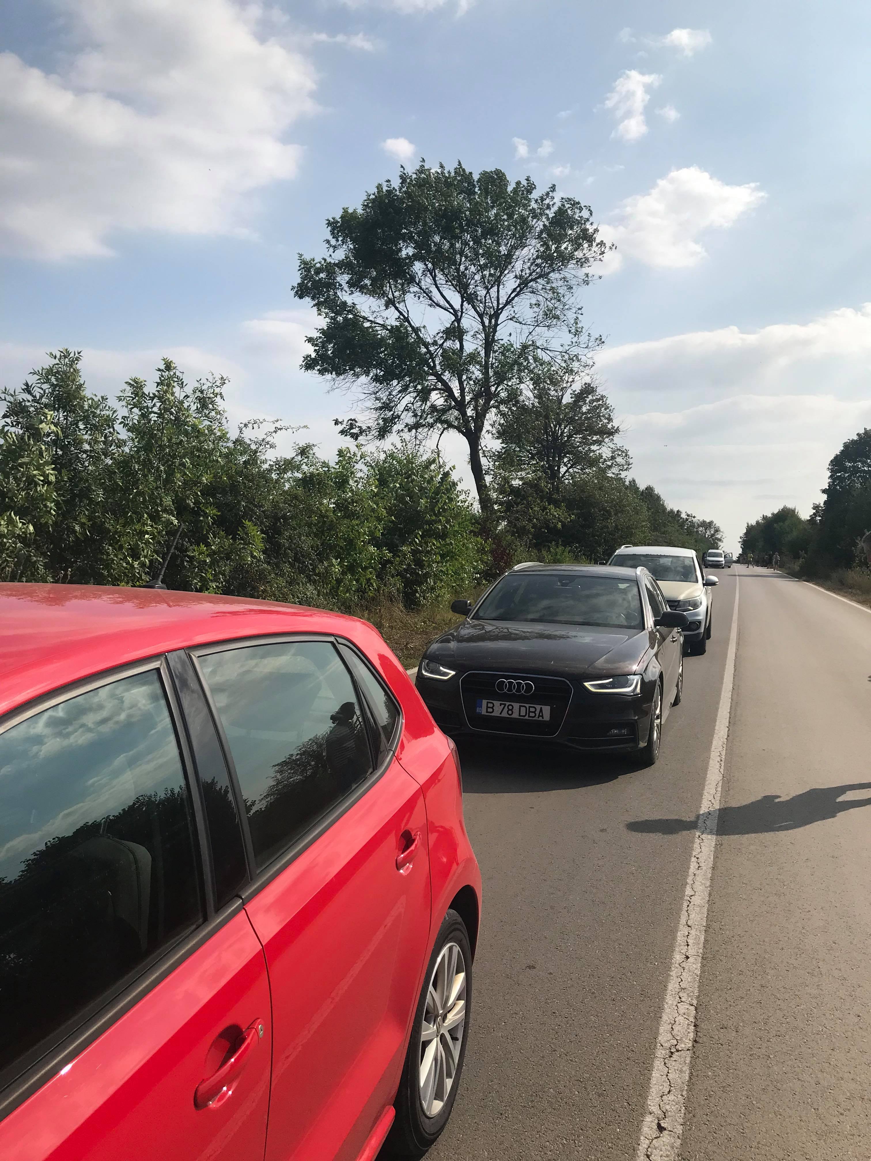 Cozi uriașe la granița cu Bulgaria, la Vama Veche. Oamenii au așteptat peste două ore la intrarea în România