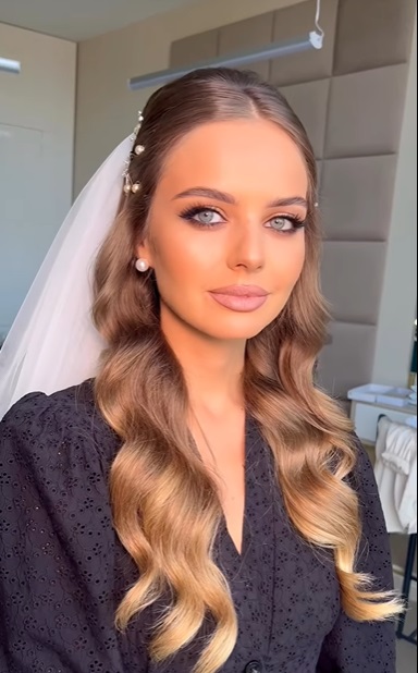 Anastasia Fotachi, colega de emisiune a lui Dan Negru din Republica Moldova, s-a căsătorit cu milionarul Gabriel Stati. Nunta de lux a avut la castelul lui