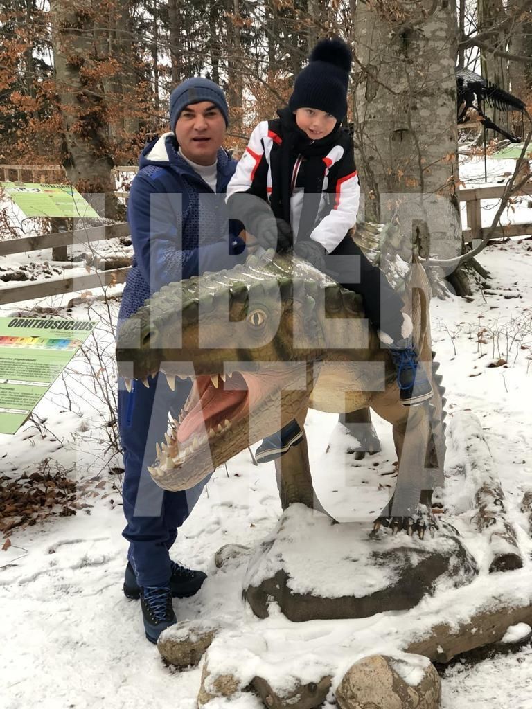 EXCLUSIV | Primele fotografii cu clanul Borcea! De sărbători, omul de afaceri și-a strâns laolaltă cei șapte copii pe care îi are cu patru femei!