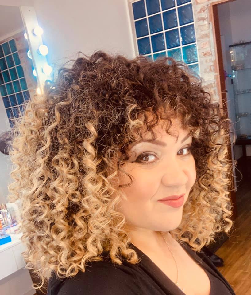 Ce transformată e Minodora! Schimbarea de look pe care și-a făcut-o artista | FOTO