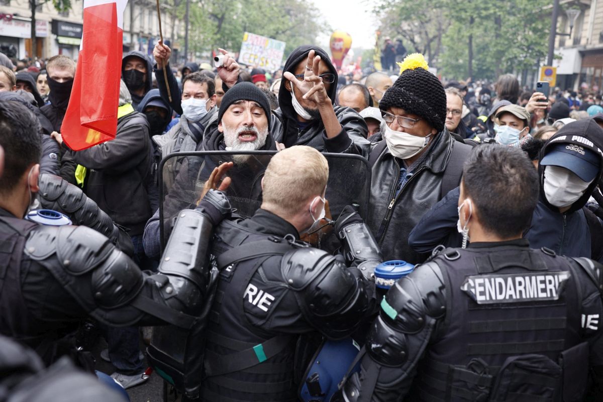 Proteste violente în Franța și Turcia, de Ziua Muncii. Sute de protestatari au fost reținuți