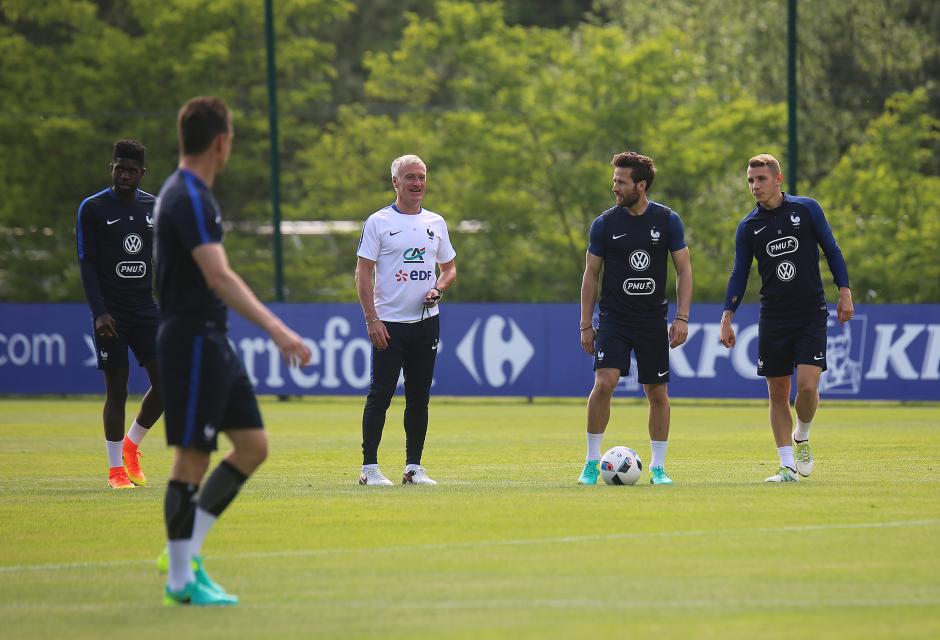 Francezii nu se tem de români. Didier Deschamps vrea să-l bage în sperieți pe Iordănescu și pune pe internet imagini video cu scheme de joc