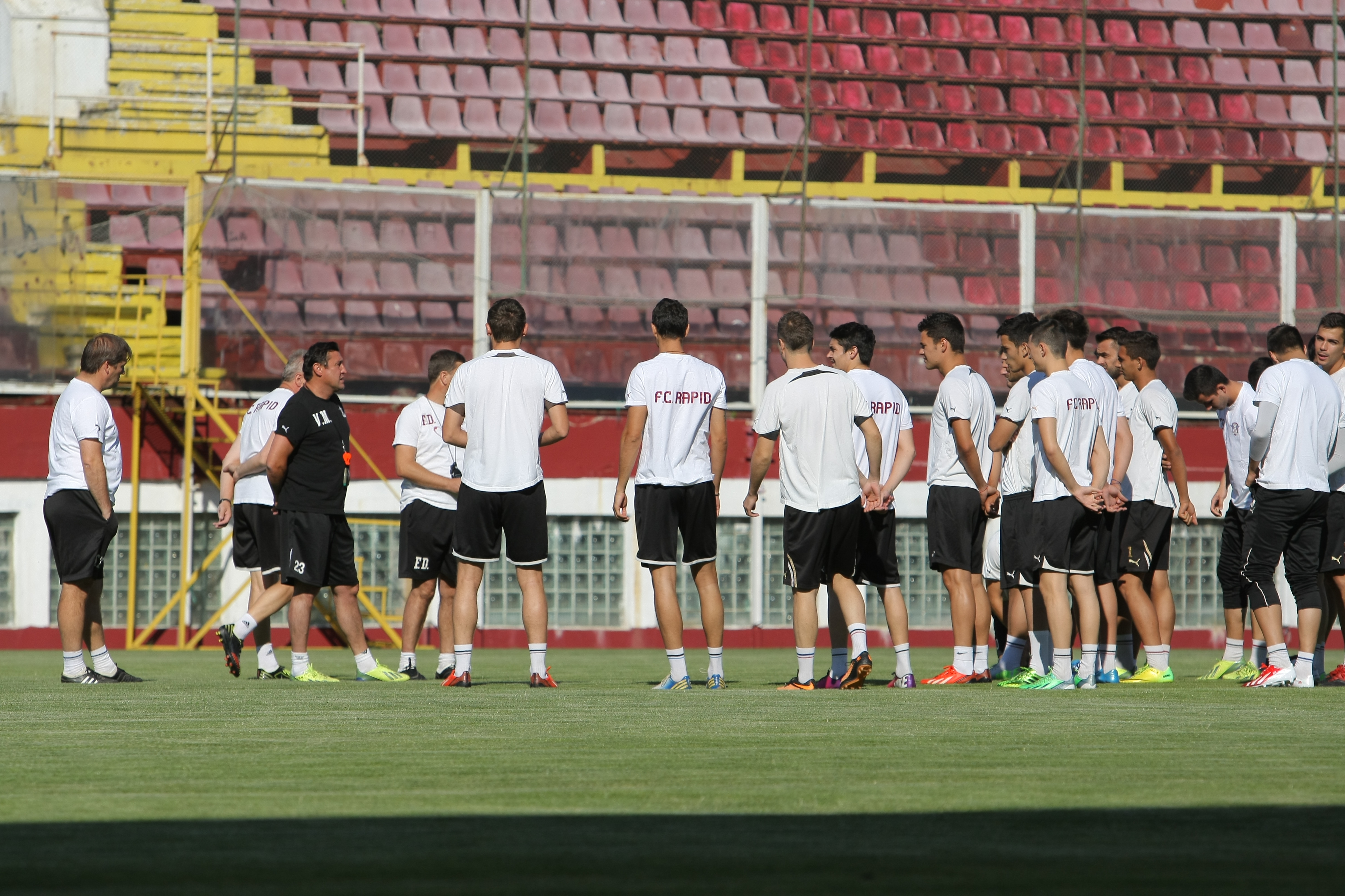 FOTO/ S-au reunit giuleștenii: portarul Mircea Bornescu a revenit la Rapid!