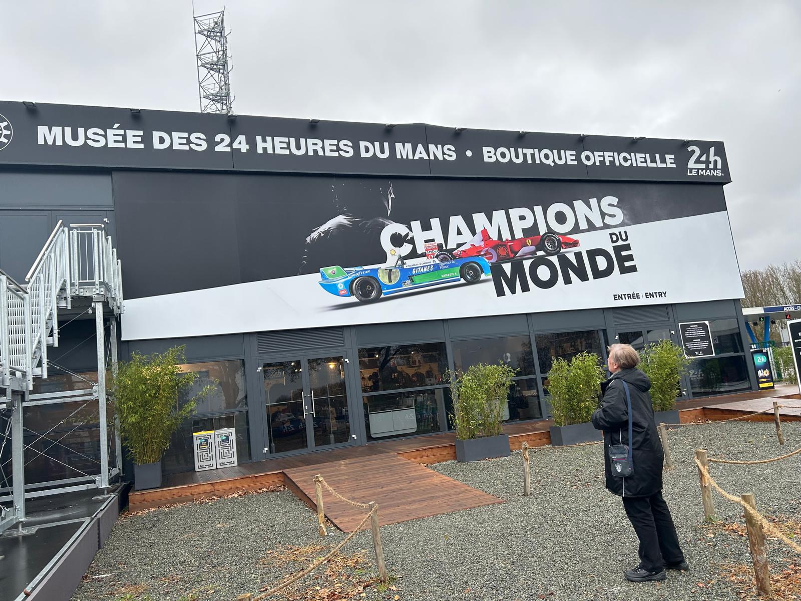 Cât costă să intri pe circuitul Cursei de 24 de ore de la Le Mans: „Sunt expuse mașini excepționale”
