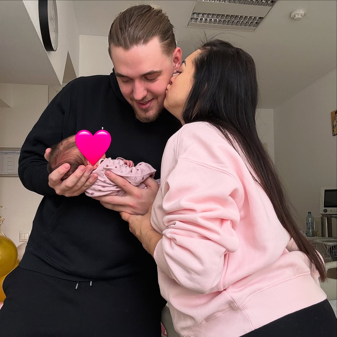 Larisa Iordache nu a putut să-și vadă fiica imediat după ce a născut. Prin ce a trecut fosta gimnastă în spital