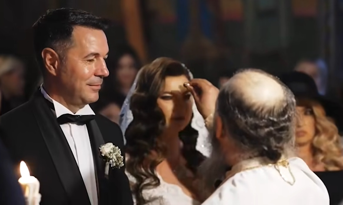 Imagini nevăzute până acum de la nunta Mihaelei Borcea cu Sorin Rap. Gestul făcut de îndrăgostiți în biserică a fost surprins de fotografi