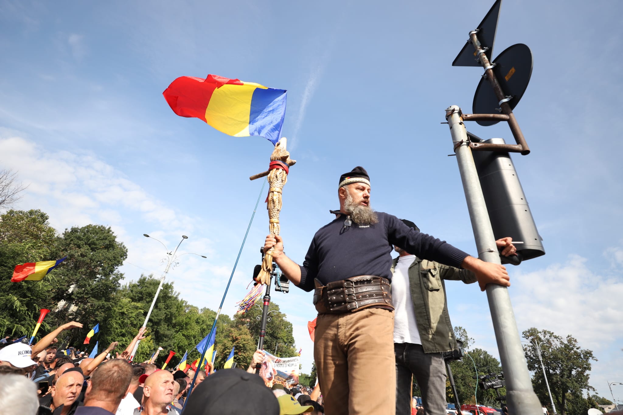 Mai multe persoane au fost reținute după violențele de la protestul fermierilor din Piața Victoriei si sunt audiate la această oră