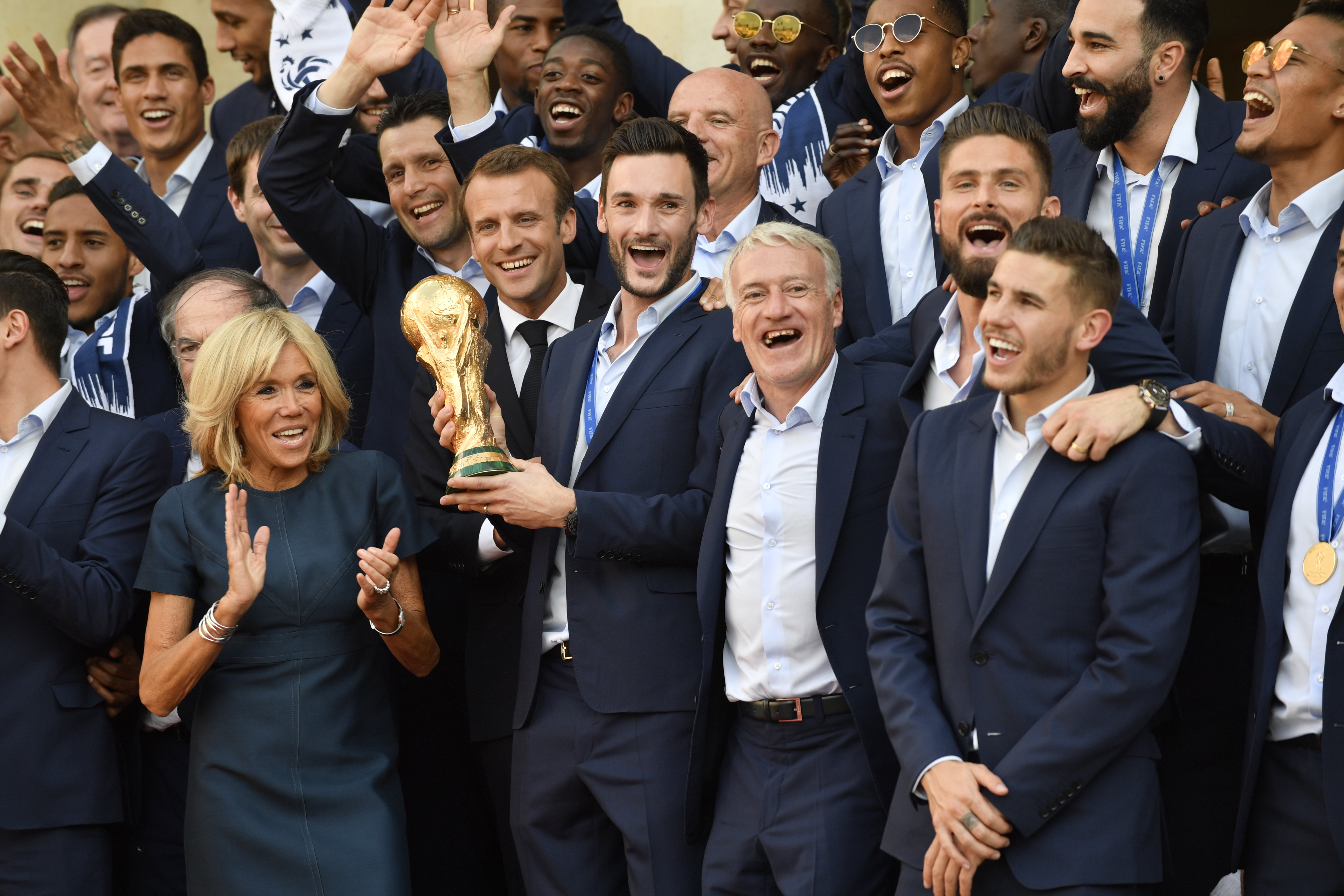 Campionii mondiali vor primi Legiunea de Onoare. ”Les Blues”, dineu la Palatul Elysee / GALERIE FOTO