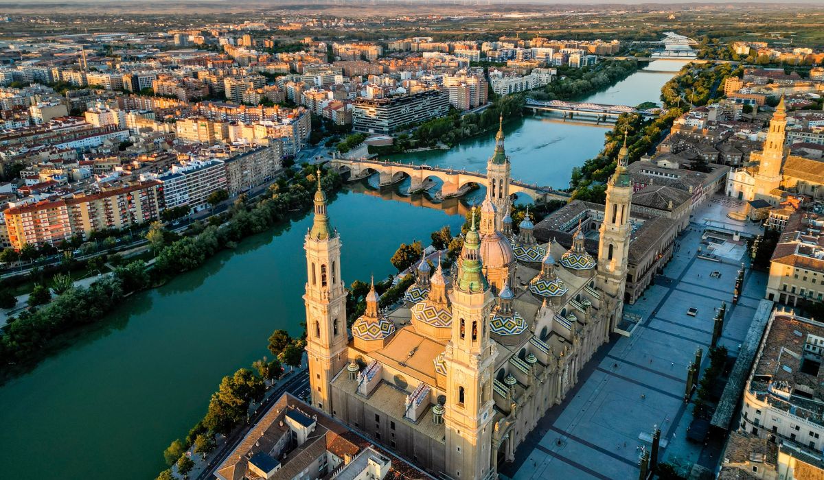 Orașul spaniol ideal pentru un city-break, unde cazarea la un hotel de cinci stele costă 45 de euro, iar săptămâna viitoare se vor înregistra 37°C 
