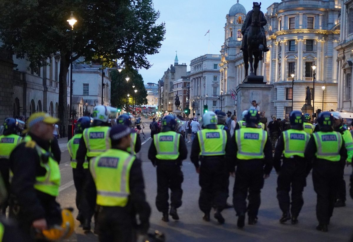 Peste 100 de arestări la Londra în urma violențelor izbucnite după atacul cu cuțitul din Southport