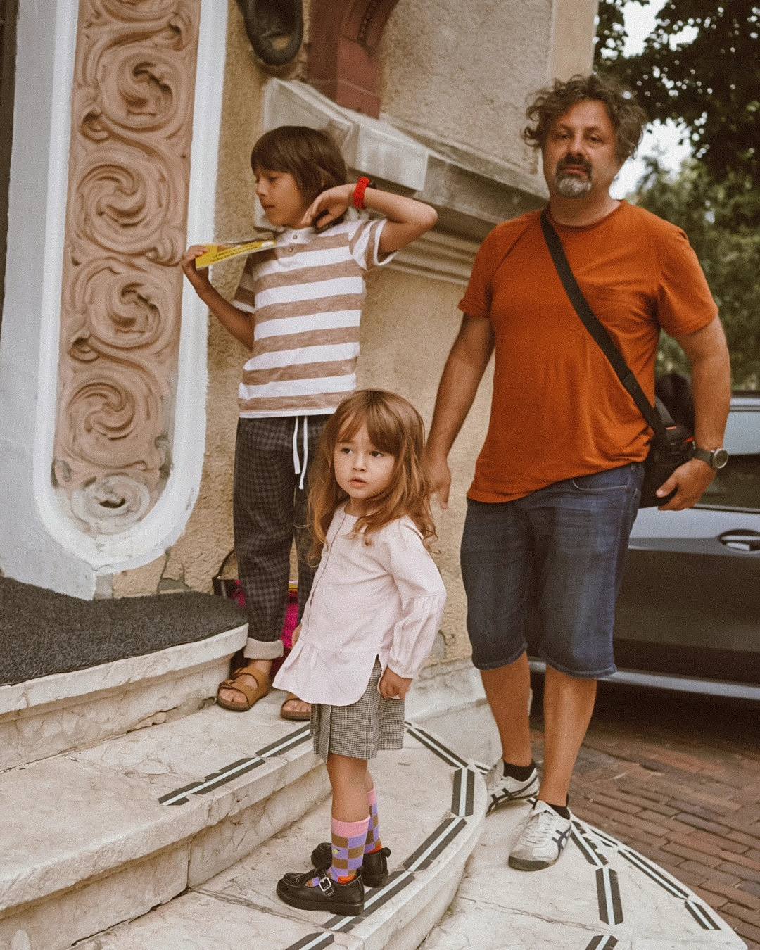 Dana Rogoz și soțul ei și-au luat copiii și au plecat departe de România. „Aveam nevoie. Am mai fost când era Vlad de vârsta Liei”