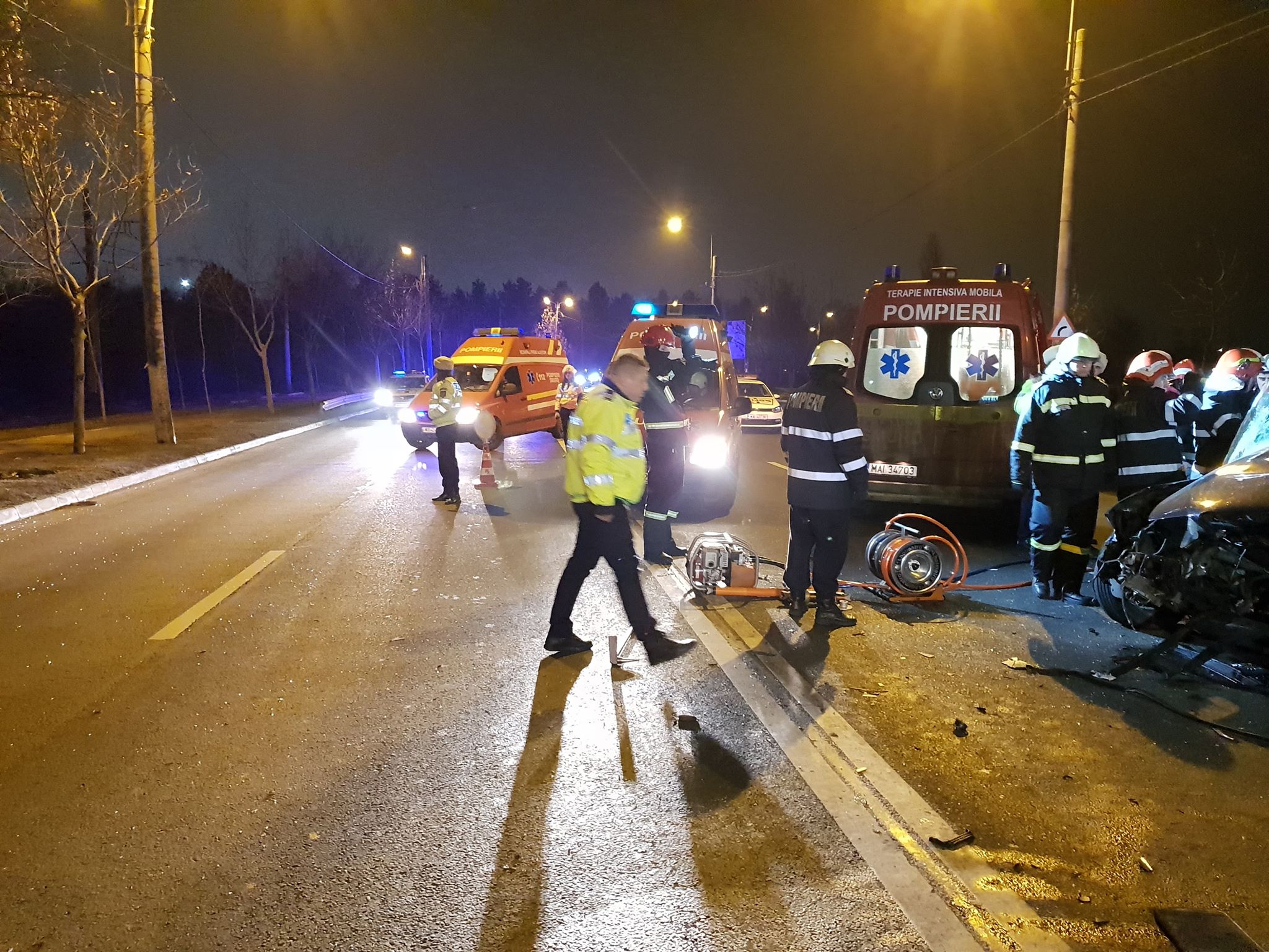Accident teribil în București, pe Șoseaua Petricani. Două persoane au murit după ce o mașină s-a lovit de un autobuz