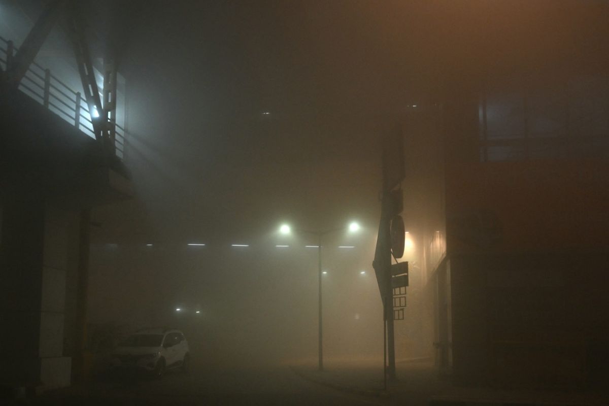 Haos în traficul din mai multe zone ale Indiei din cauza ceții. Vizibilitatea a scăzut la sub 50 de metri