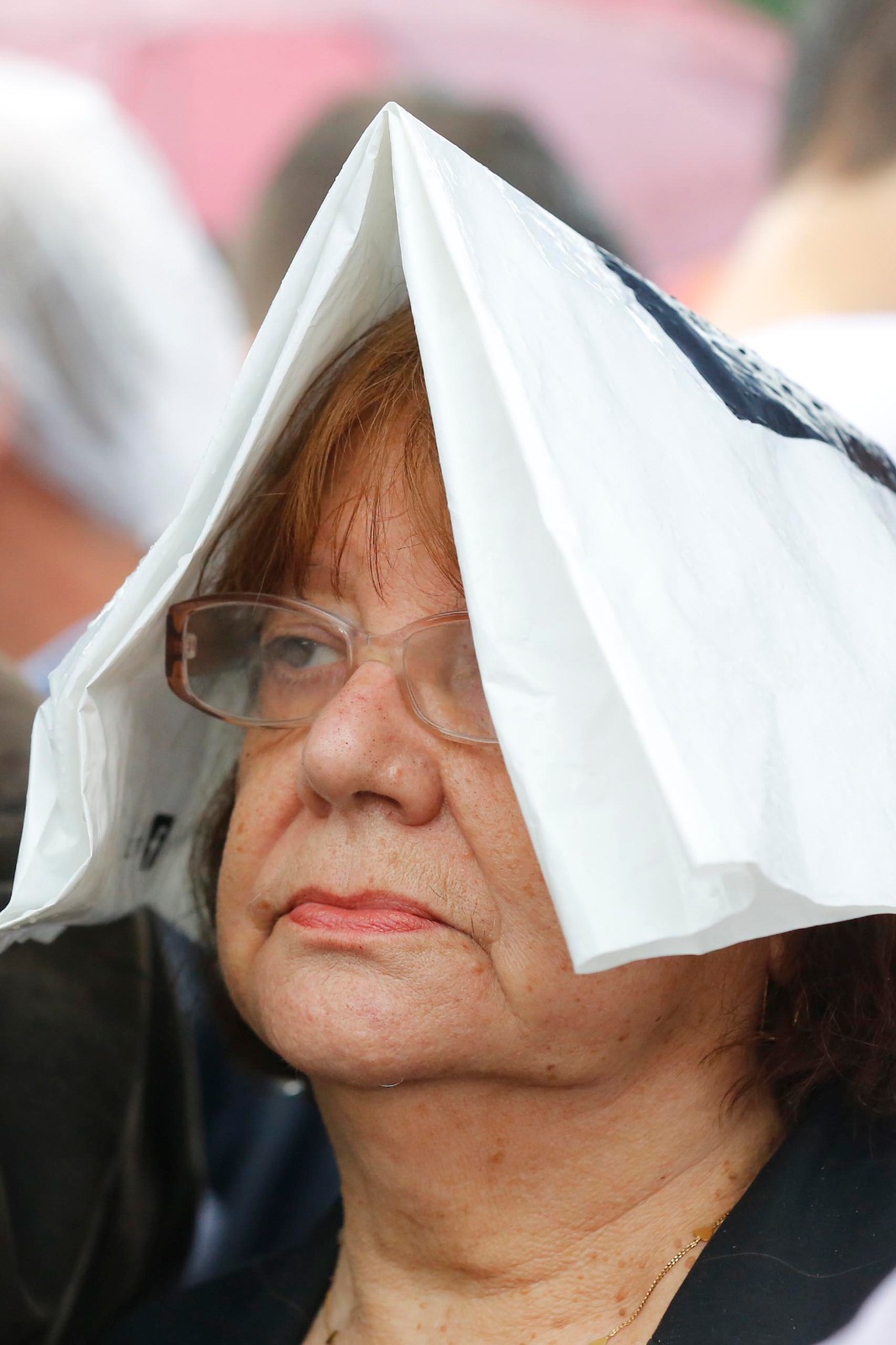 FOTOREPORTAJ: Peste 10.000 de oameni, la Buzău, de Ziua Eroilor. Jumătate au fost elevi aduși de profesori