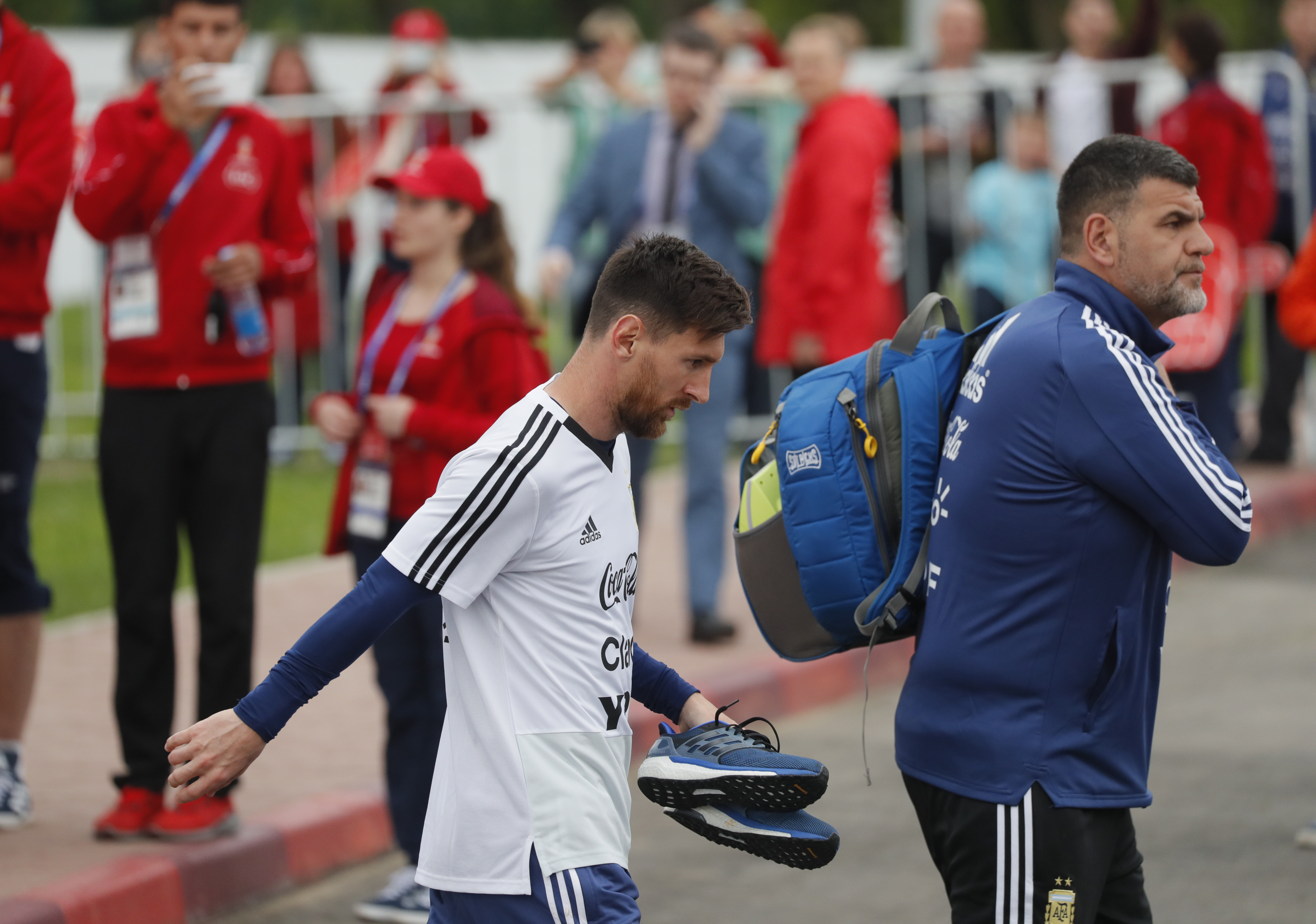Argentina a făcut primul antrenament deschis în Rusia. Messi, asaltat de fani / GALERIE FOTO