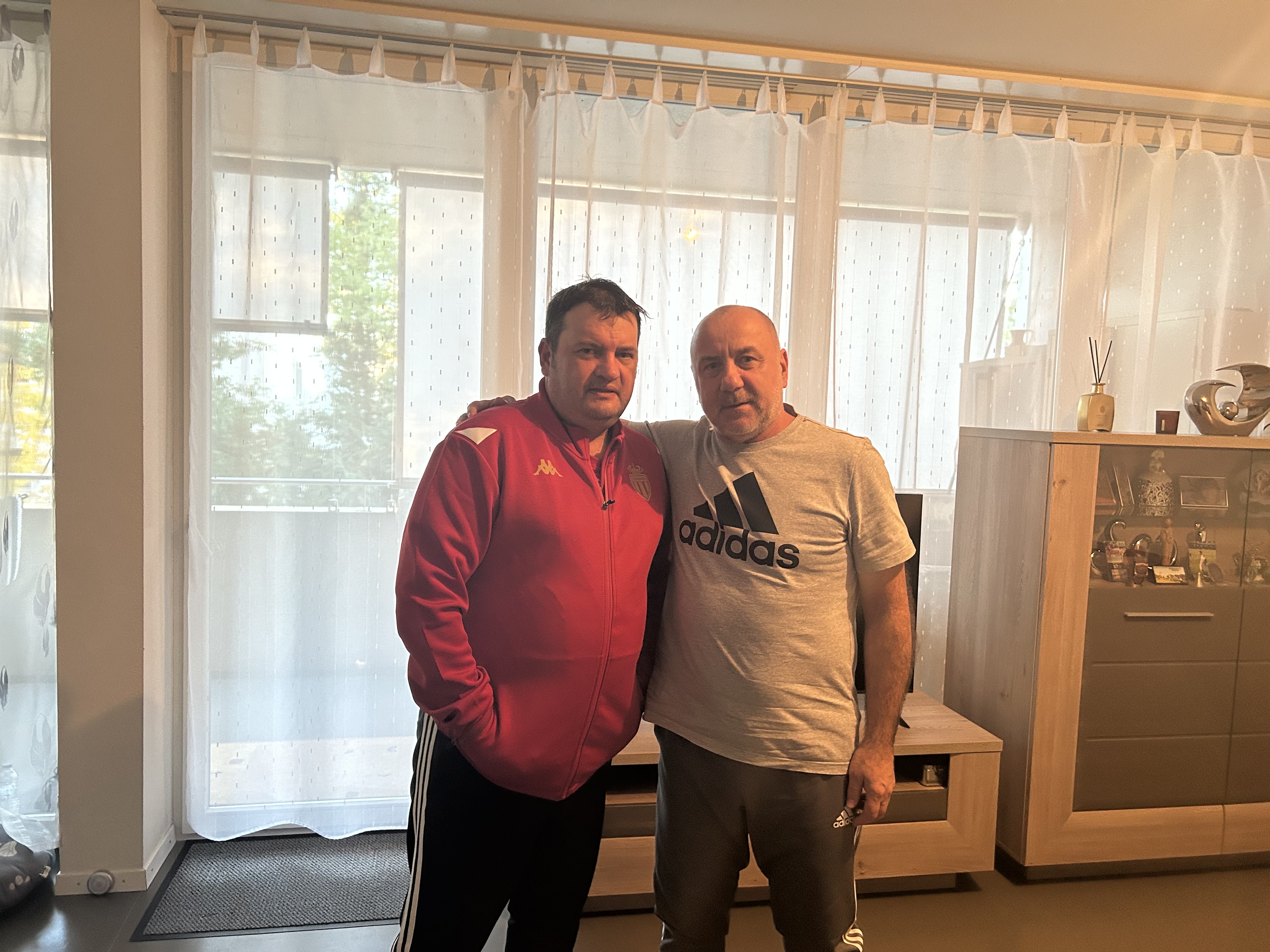 Cât câștigă un român în Elveția și care sunt cheltuielile lunare: „Acum muncesc la pește congelat. 3 luni am fost în probe, ca la fotbal, să vadă dacă rezist. Am stat 3 ore fără să ies din congelator”