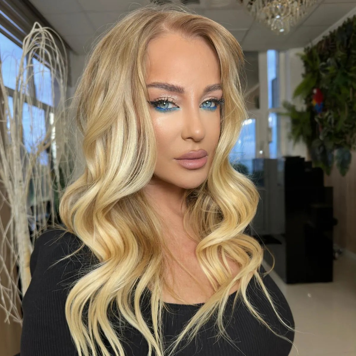 Cum se înțelege Tania Budi cu angajații ei: „Se mai întâmplă să mai ridic vocea”. Ce afaceri are vedeta alături de fratele ei