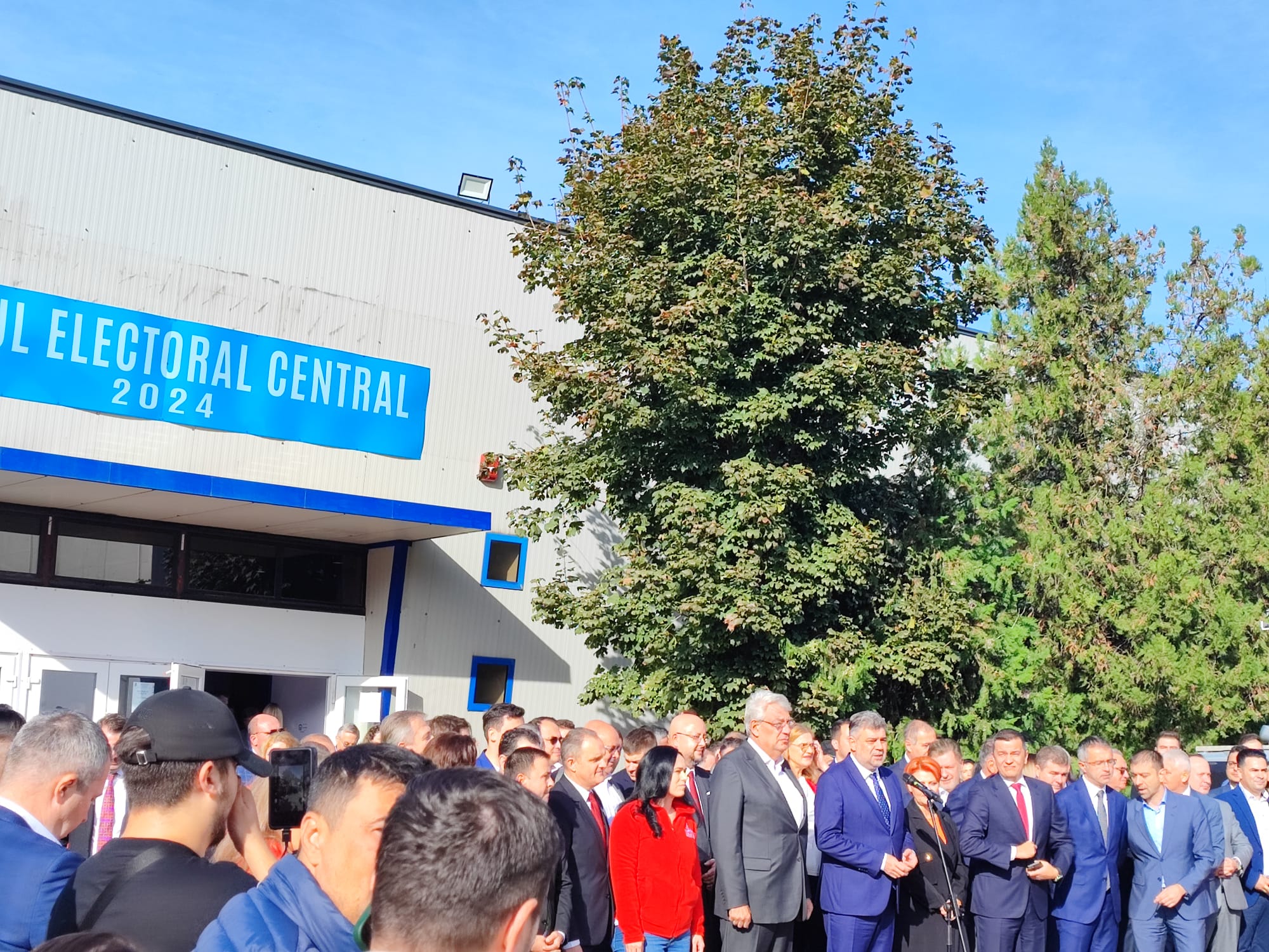 Marcel Ciolacu și-a depus candidatura la prezidențiale, la BEC: „Vin și cu un plan pentru România”