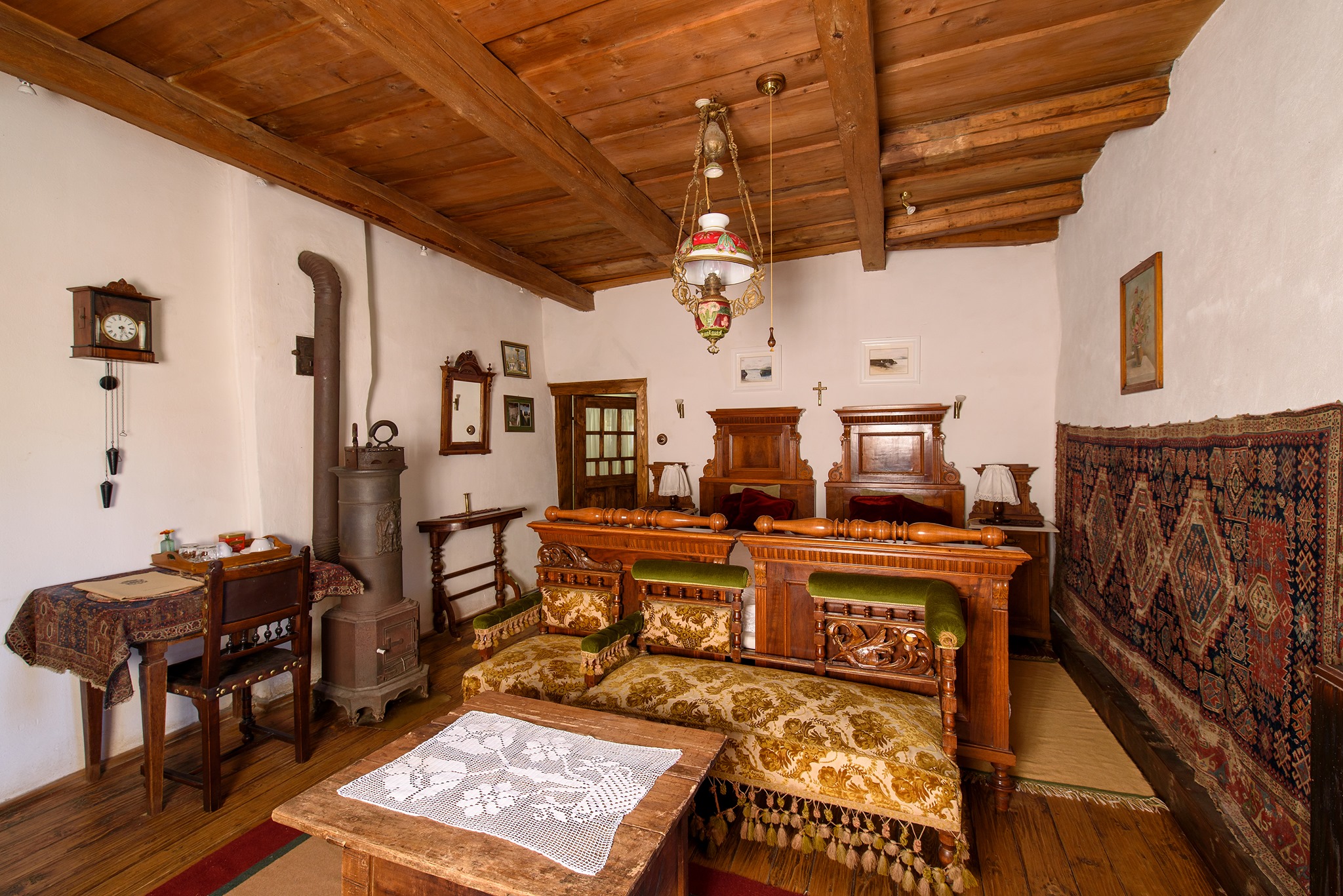 The New York Times a vizitat înainte de încoronare casa din Transilvania a regelui Charles, una dintre cele 56 de cabane, 12 case și 7 palate pe care acesta le deține