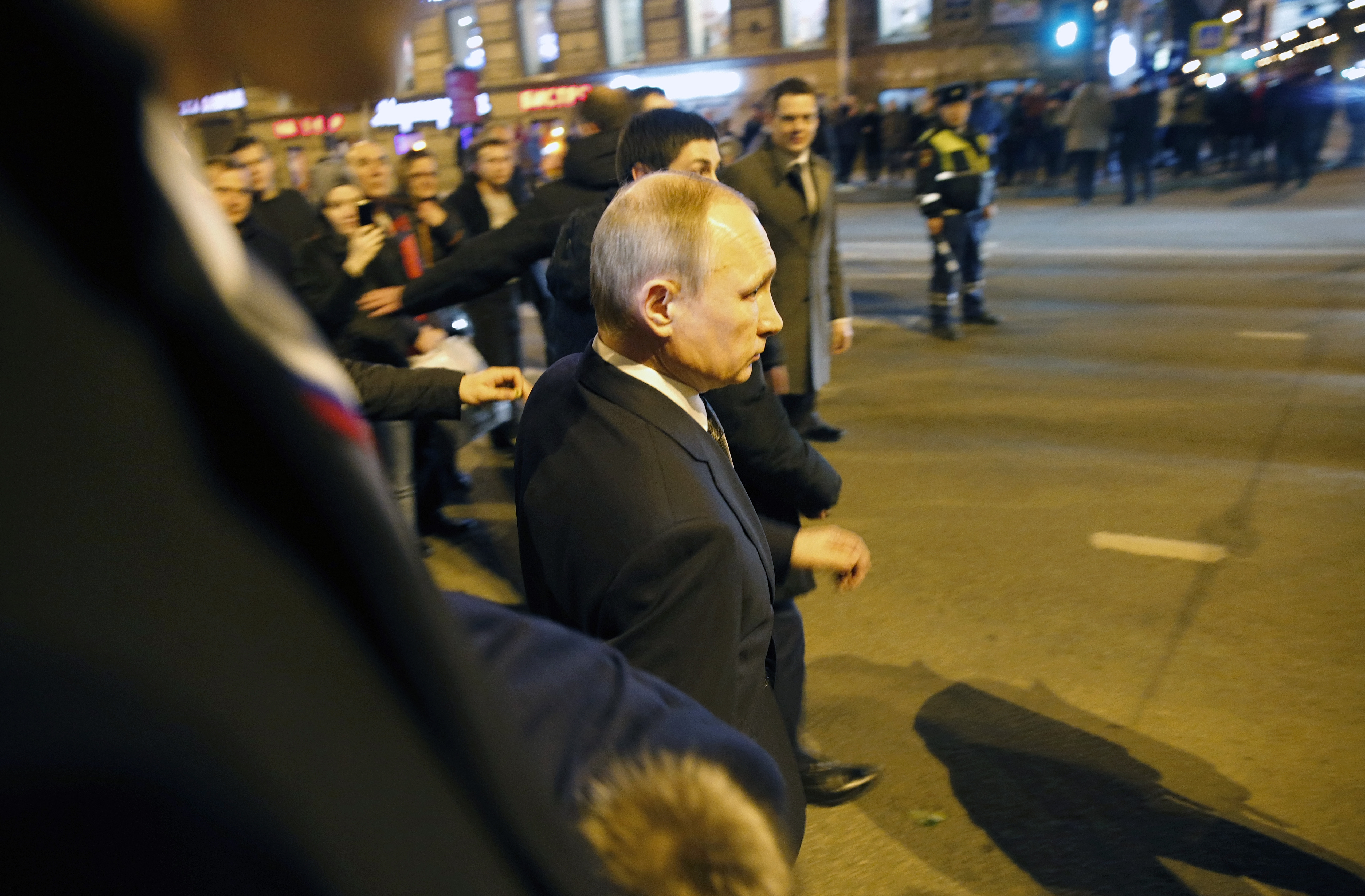 FOTO | Vladimir Putin a mers la locul exploziei din Sankt Petersburg