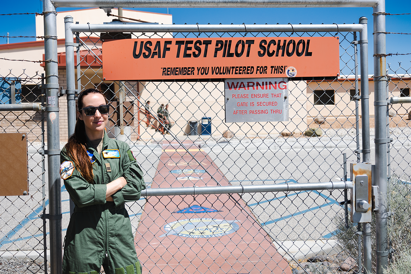 Elvețianca Fanny Cholet, singura femeie-pilot de teste pe F-35, cel mai avansat avion de luptă american: „Nu are nicio legătură cu Top Gun”