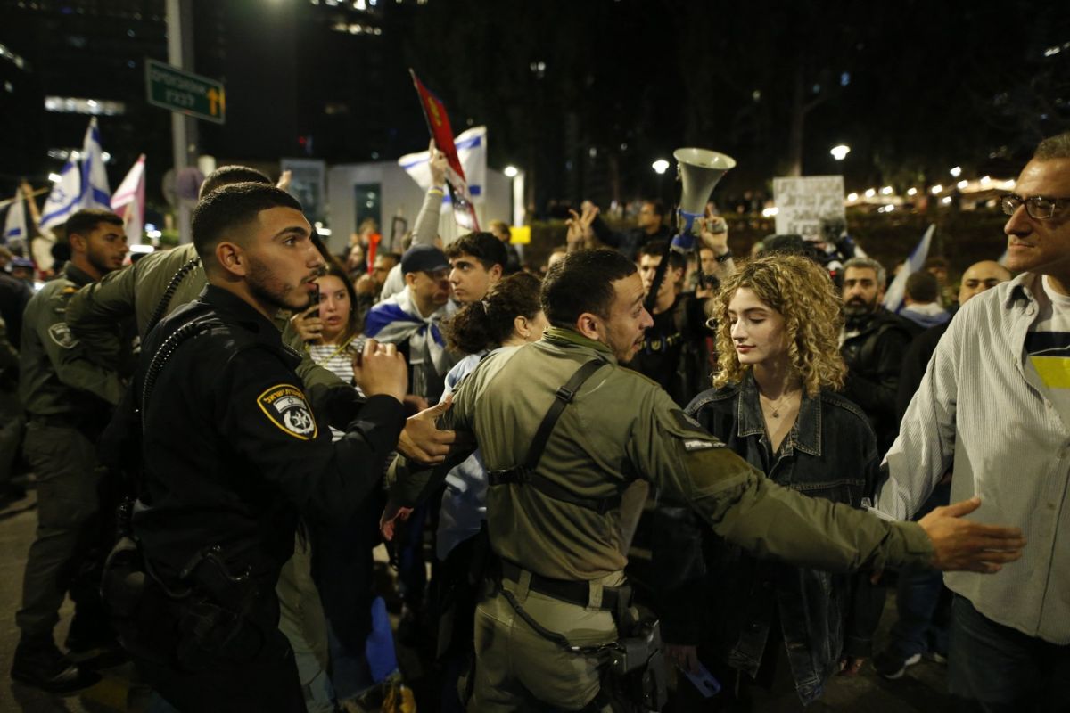 „Bibi, ai transformat o ţară întreagă într-una de îndoliaţi”. Proteste în Israel față de guvernul Netanyahu. Oamenii cer eliberarea ostaticilor ținuți de Hamas în Gaza