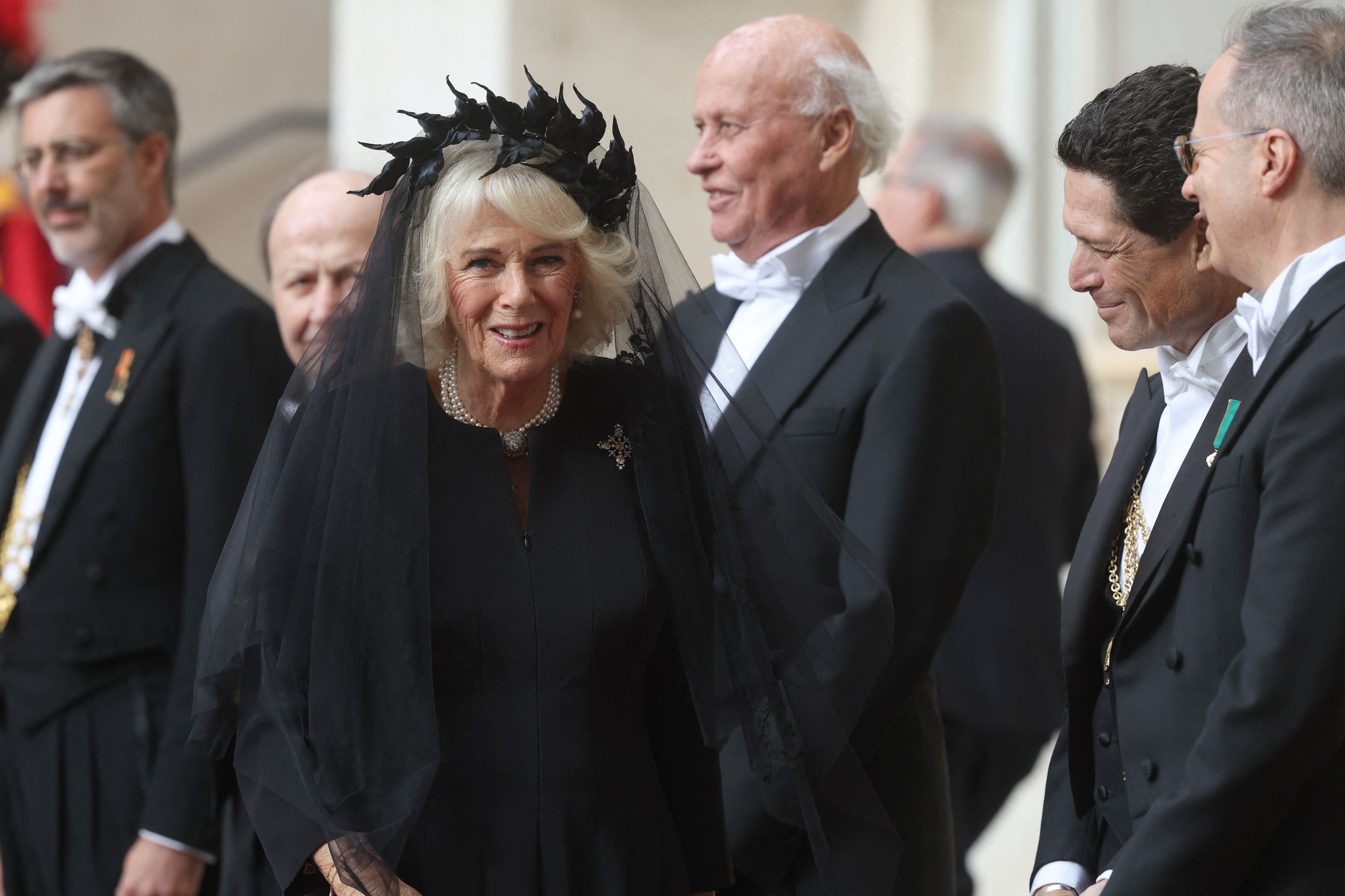 Cum a apărut regina Camilla la Vatican. Regele Charles și Papa Leon s-au rugat împreună în Capela Sixtină