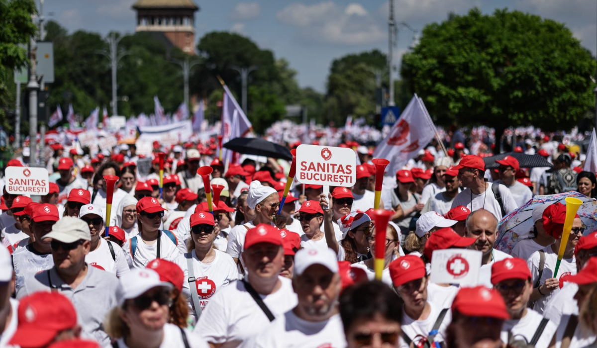 Proteste din cauza legii salarizării: sindicaliștii SANITAS, angajații de la Fabrica de Arme Cugir, ANAF și magistrații se revoltă