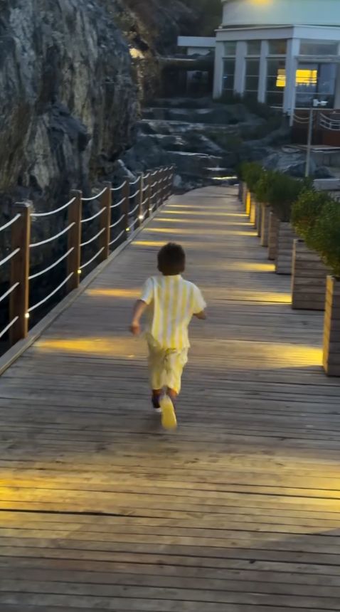 Imagini din vacanța lui Cabral alături de copii: „Încerc să țin pasul”