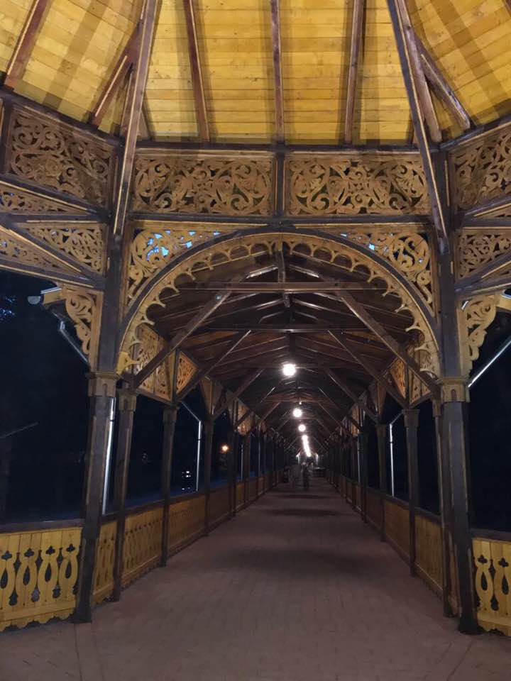 REPORTAJ/ Parcul prin care se plimba Împărăteasa Sissi va fi refăcut din temelii cu bani europeni. Are cea mai lungă alee acoperită din Europa/ FOTO