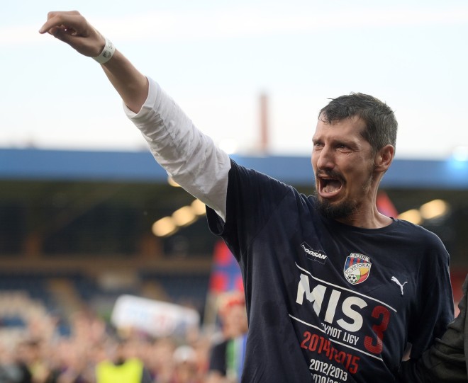 Viktoria Plzen - Astra Giurgiu (joi, ora 22:05). Cehii vând brățări speciale pentru susținerea lui Marian Cisovsky, grav bolnav | VIDEO