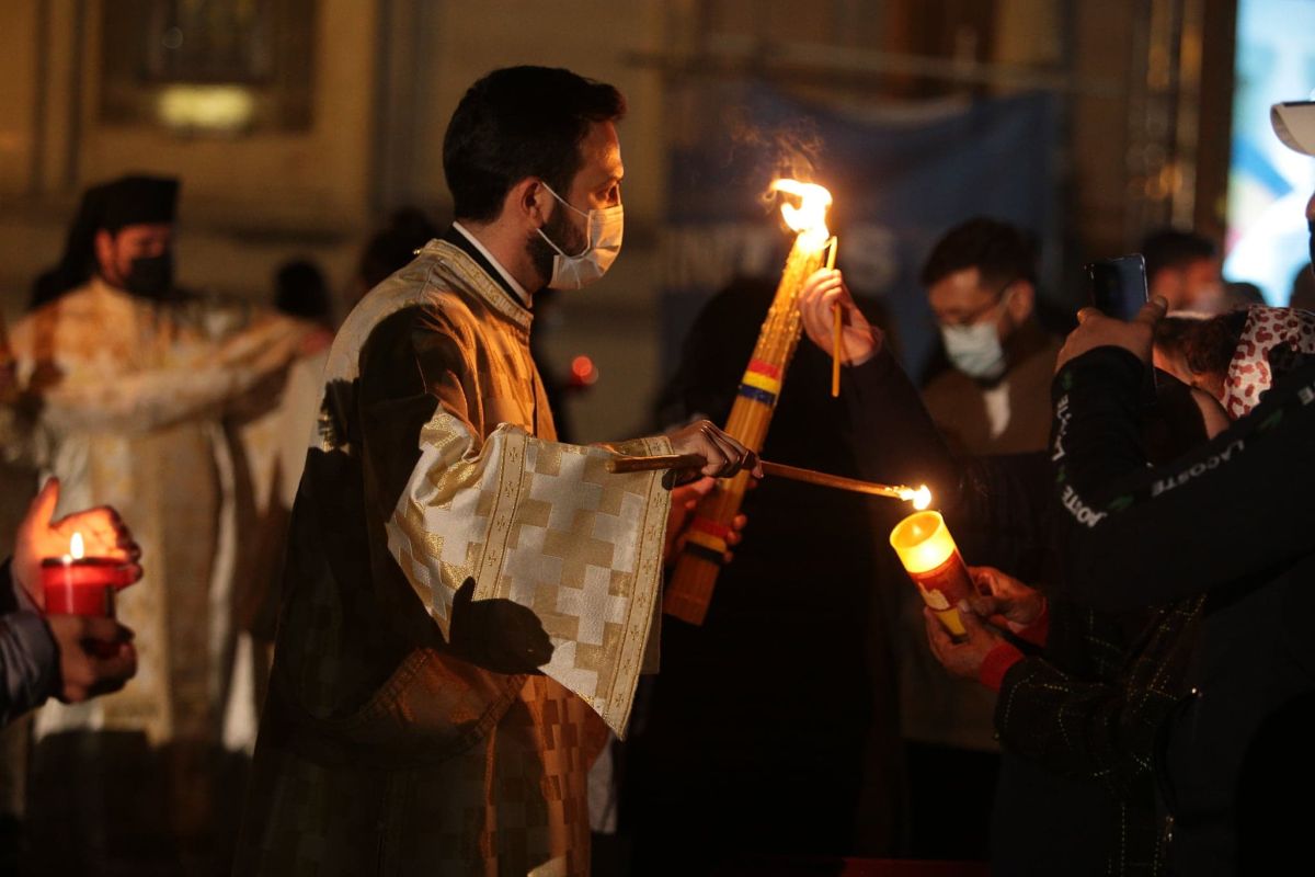 Ce le-a transmis credincioșilor Patriarhul Daniel, după slujba de Înviere