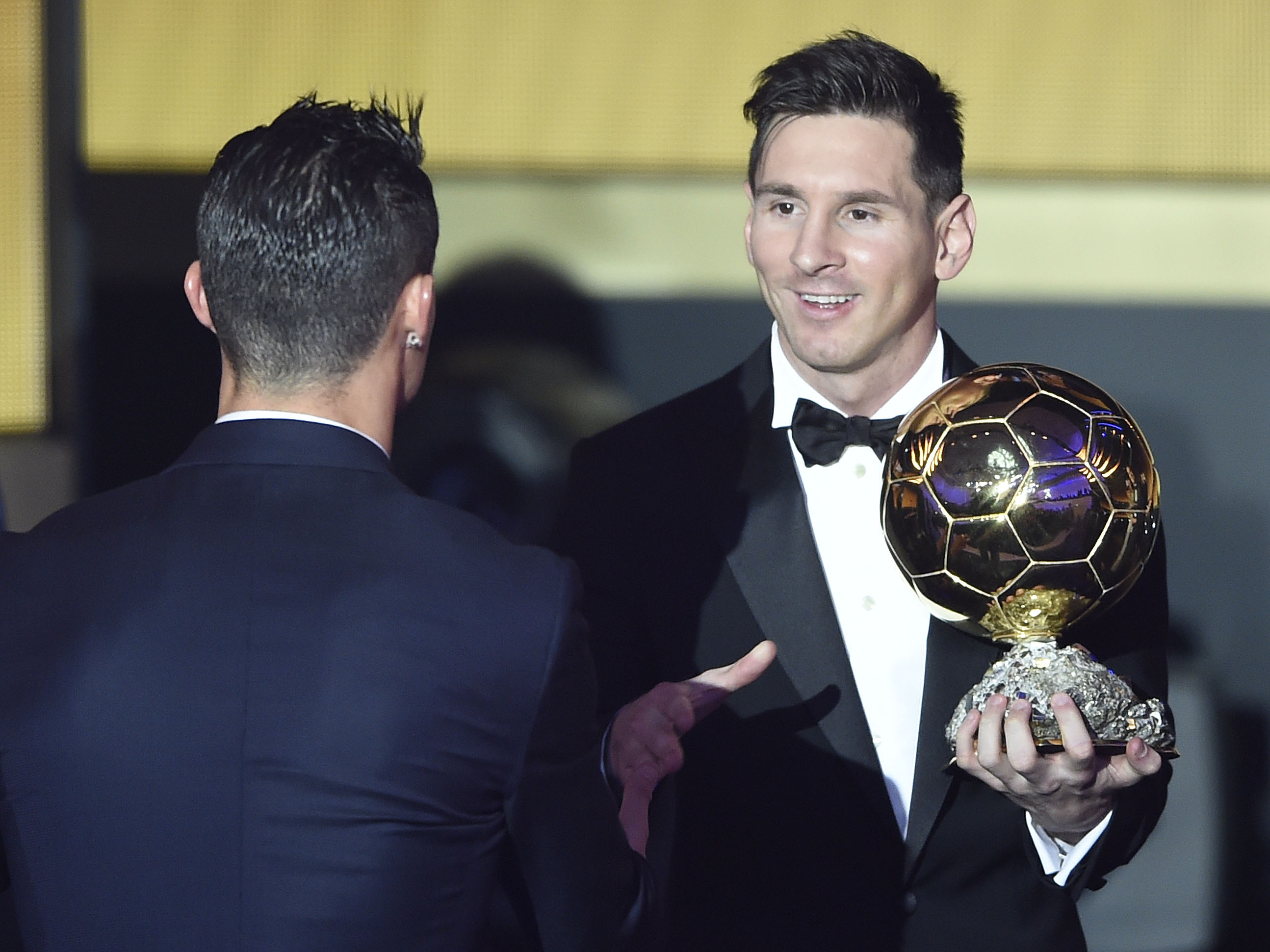 Statuia lui Cristiano Ronaldo din Funchal a fost vopsită cu numele lui Messi / FOTO ÎN ARTICOL
