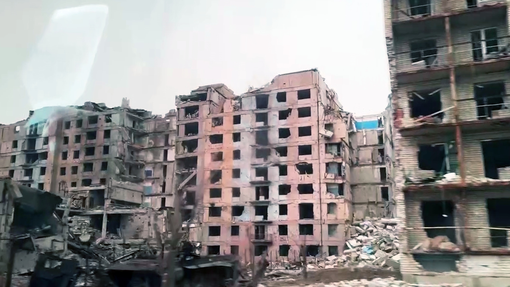 Imagini cu ce a rămas din orașul Avdiivka, aflat acum sub controlul rușilor, după luni de asalt și bombardamente