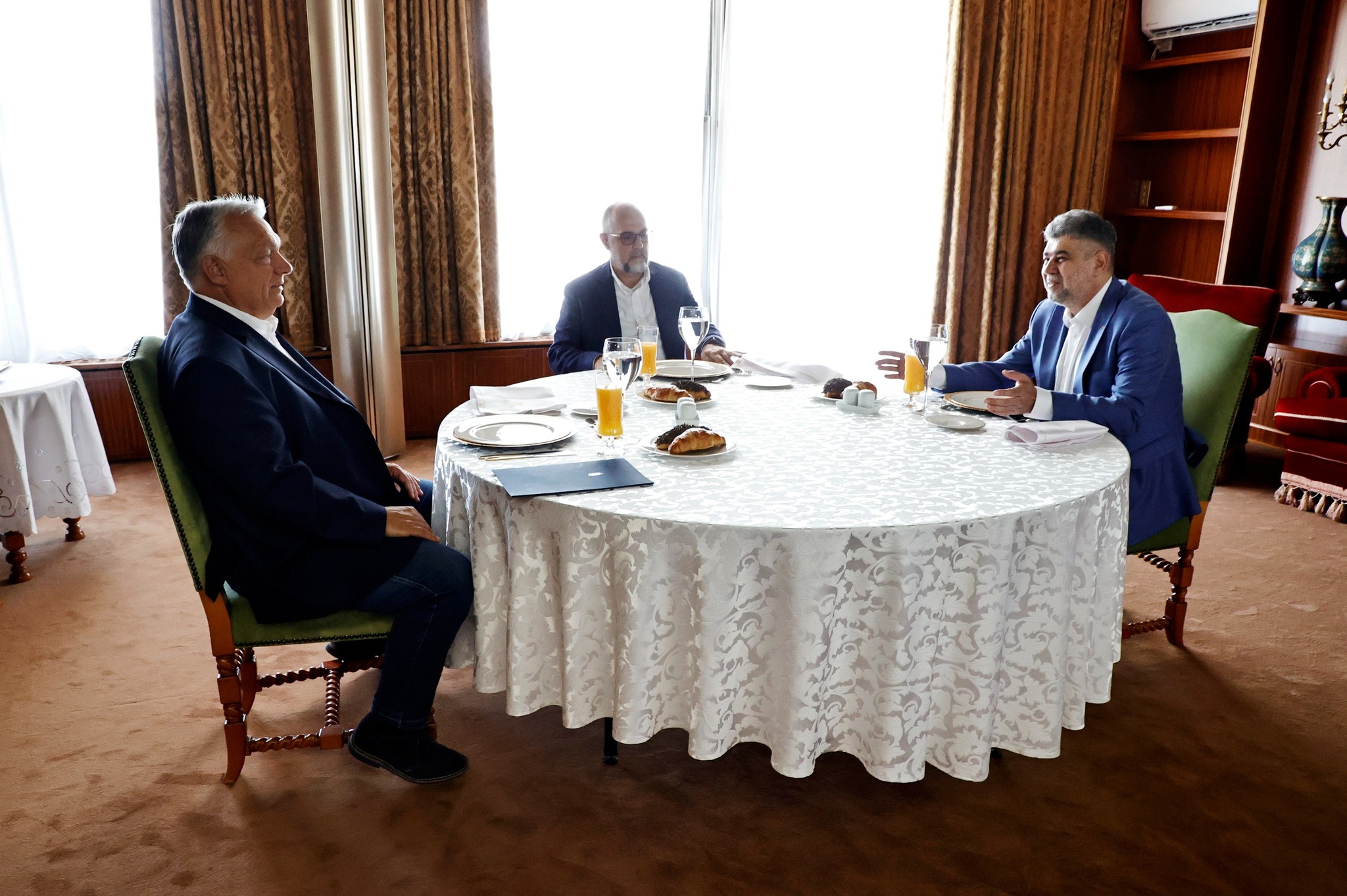 Viktor Orban, întâlnire cu Marcel Ciolacu, înaintea discursului de la Băile Tușnad. Ce a promis liderul Ungariei legat de Schengen