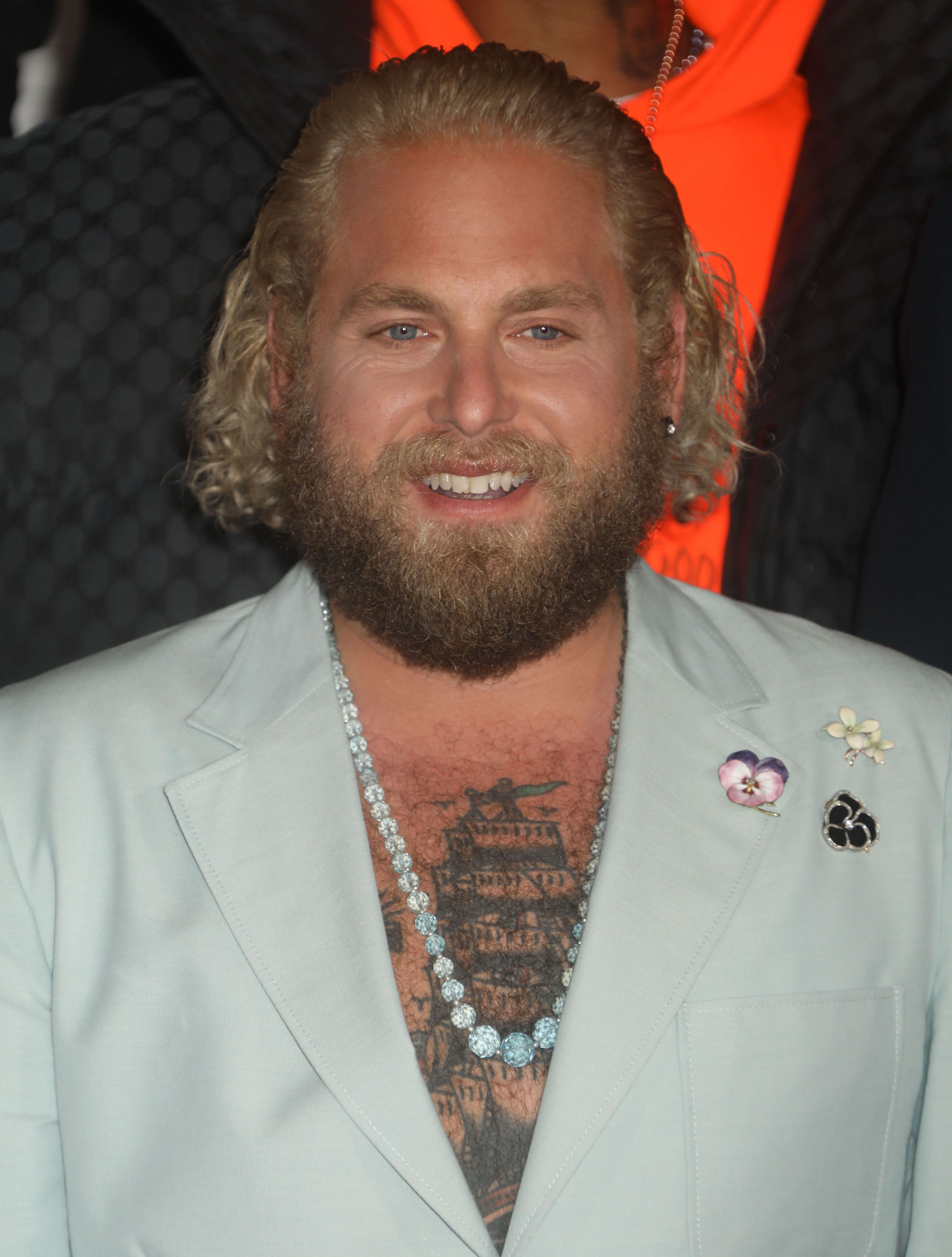 Jonah Hill a ajuns de nerecunoscut. A fost fotografiat în pantaloni scurți și nebărbierit de luni bune, după ce a slăbit colosal