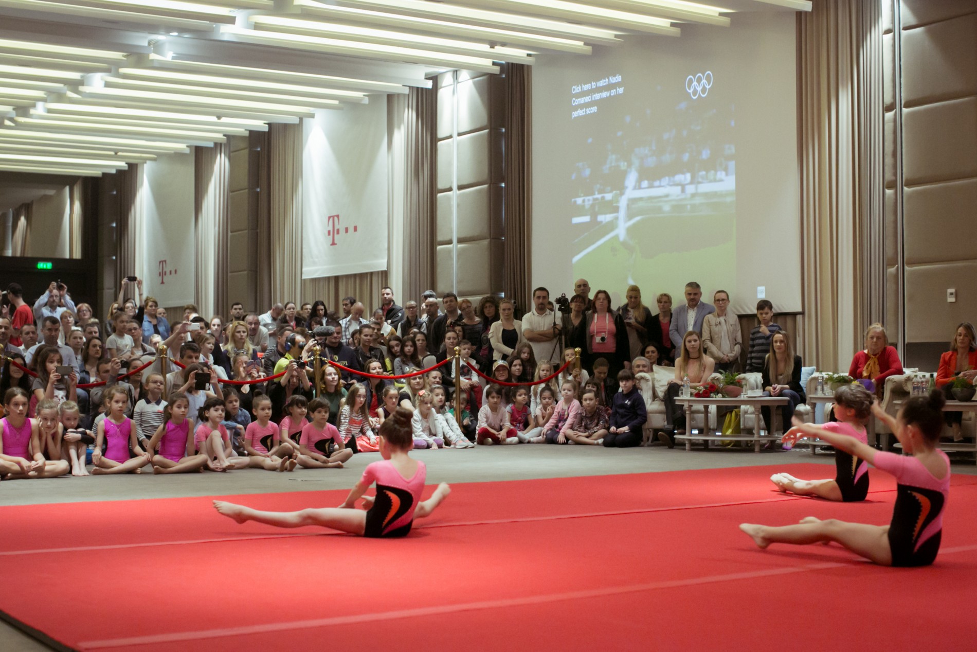 Gimnastica nu merge la Olimpiadă, dar copiii dau năvală în sală! Peste 100 de copii au participat la ”Festivalul de Gimnastică Nadia Comăneci” / GALERIE FOTO
