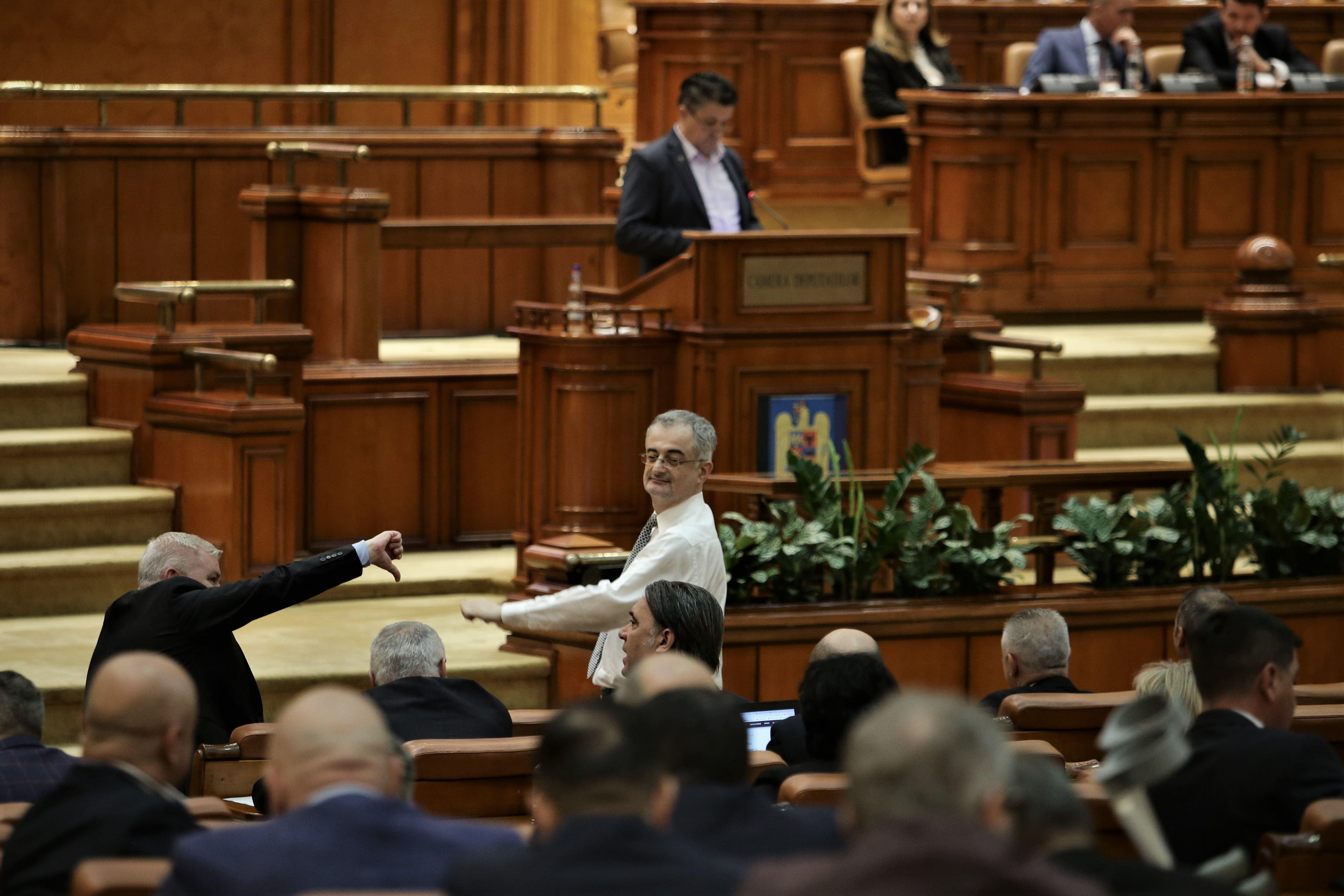 Ziua în care democrația a încasat patru gloanțe. Cum a schimbat AUR prin forță regulile din Parlament&nbsp;