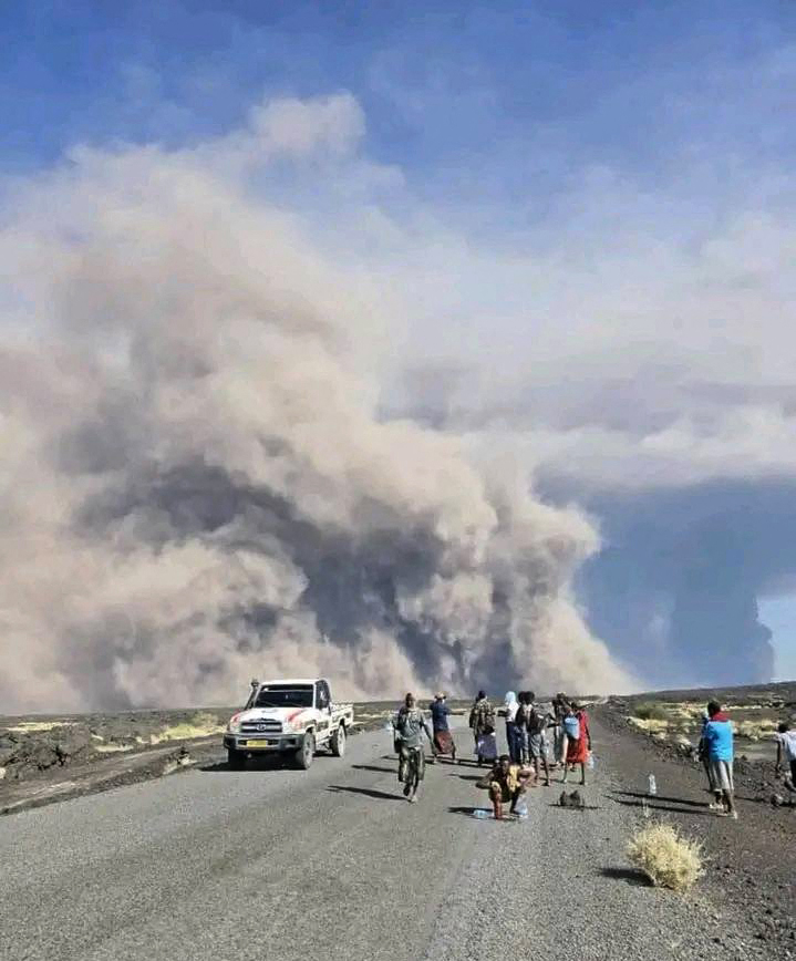 Vulcanul care a erupt pentru prima dată în 12.000 de ani a aruncat cenușă pe două continente