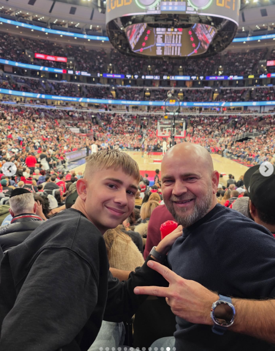 Imagini cu familia lui Cosmin Seleși. Cum arată soția prezentatorului de la Pro TV. „Mergem mai departe. Mai asumați. Mai recunoscători”