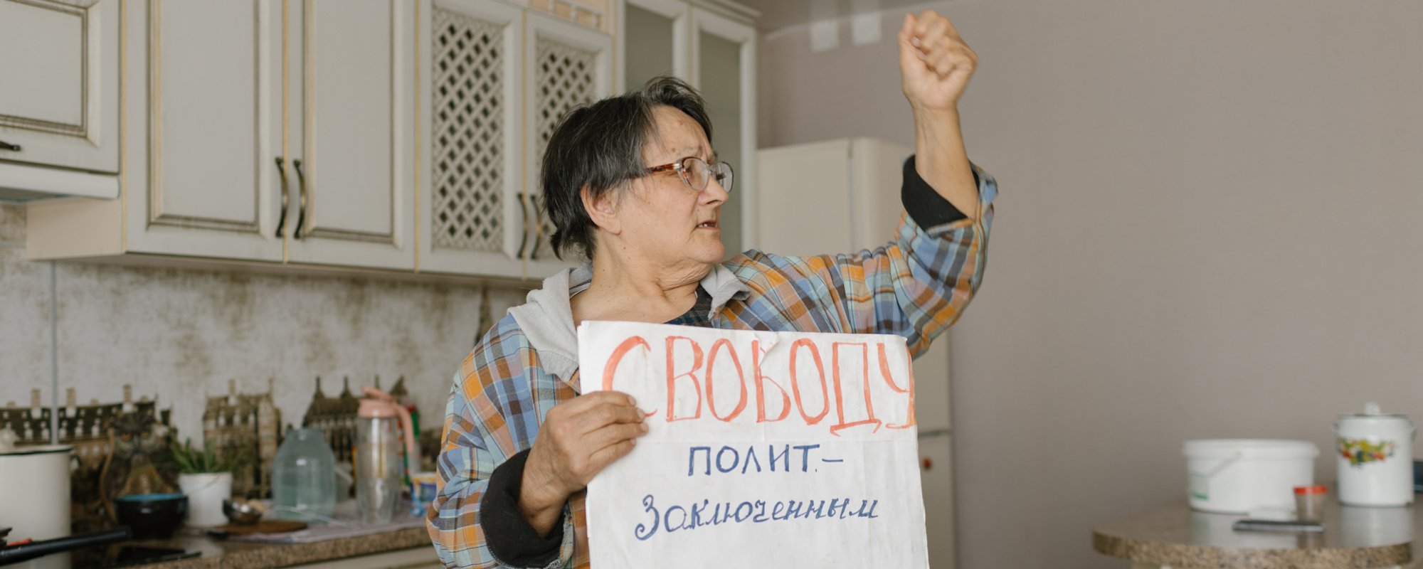Ce pedeapsă a primit pensionara în cârje din Siberia care a scris că „Vladimir Putin este un pârț”