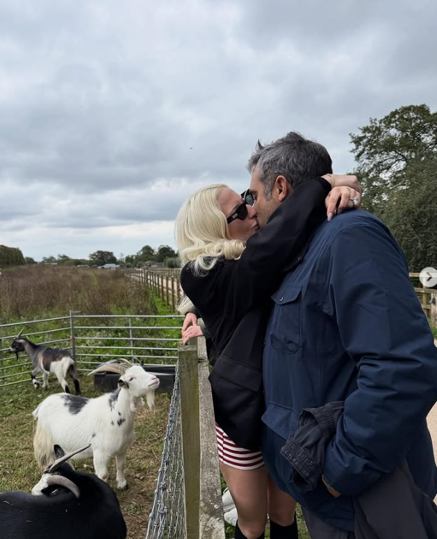 Lady Gaga a născut în mare secret. Primele imagini cu bebelușul 