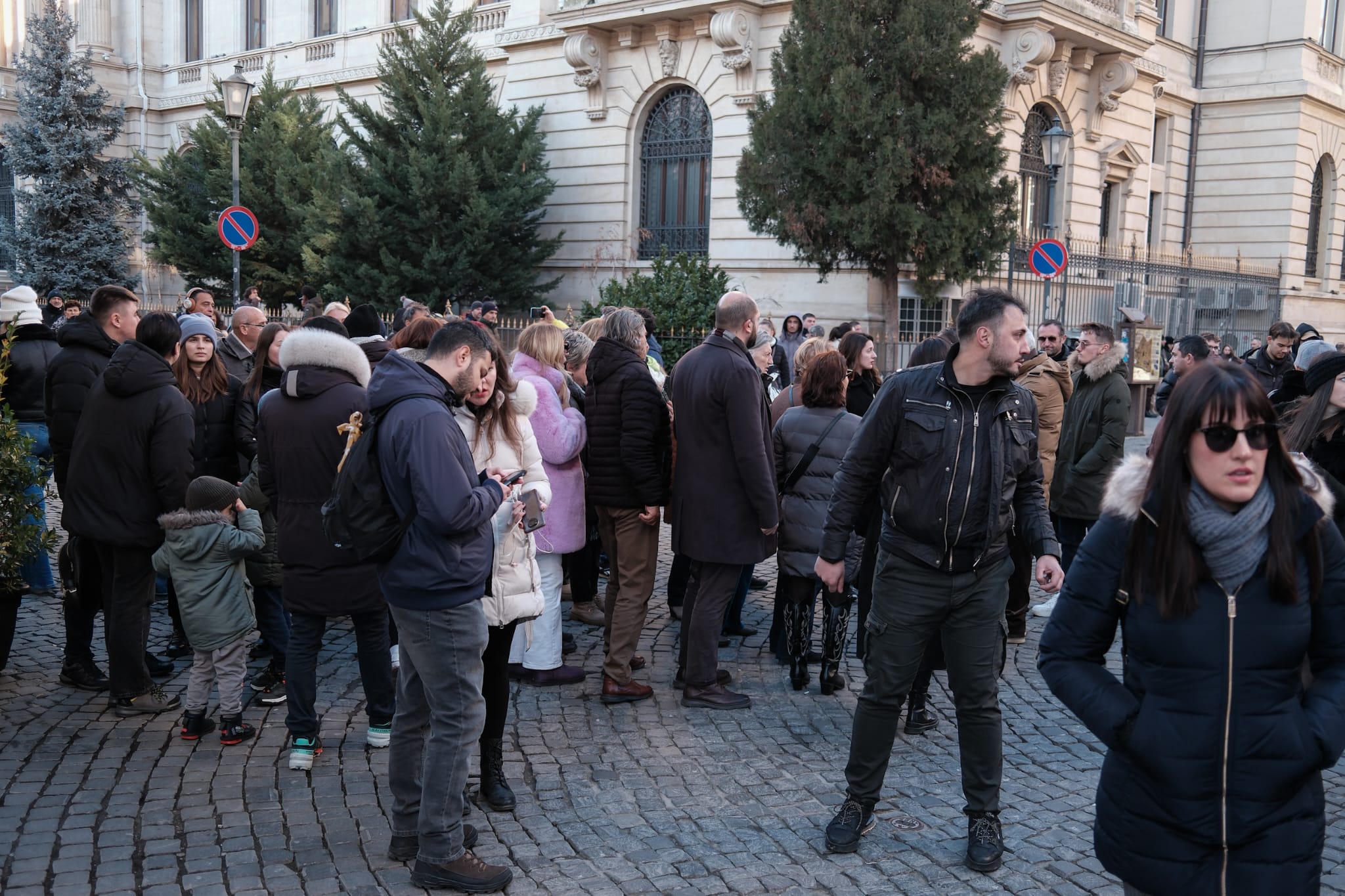 Românii, dornici de plimbare după petrecerea de Revelion. Aglomerație de nedescris în parcuri și în centrul vechi al Bucureștiului 