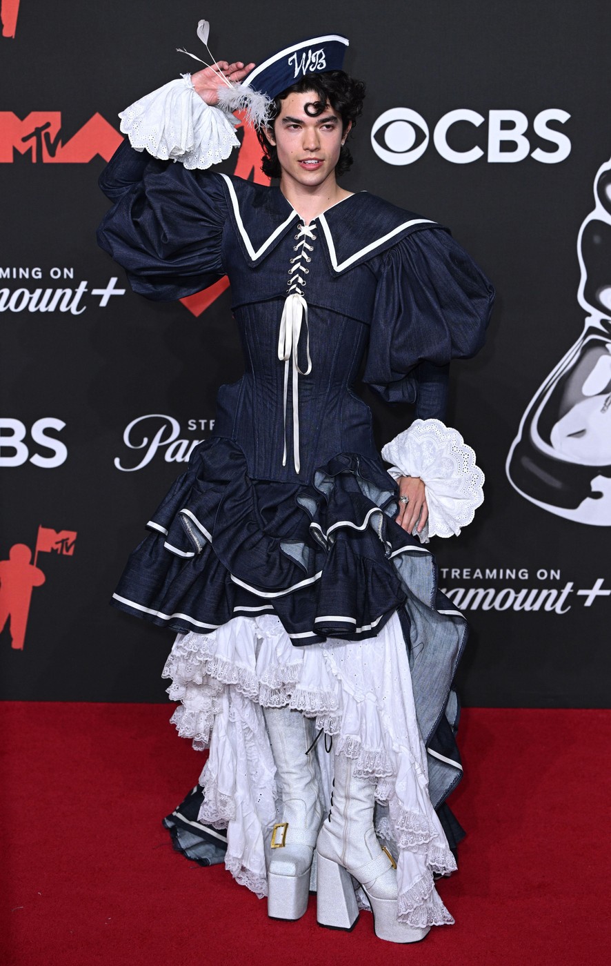 Vedete la MTV Video Music Awards 2025. De la rochii transparente la coafuri avangardiste, starurile au impresionat