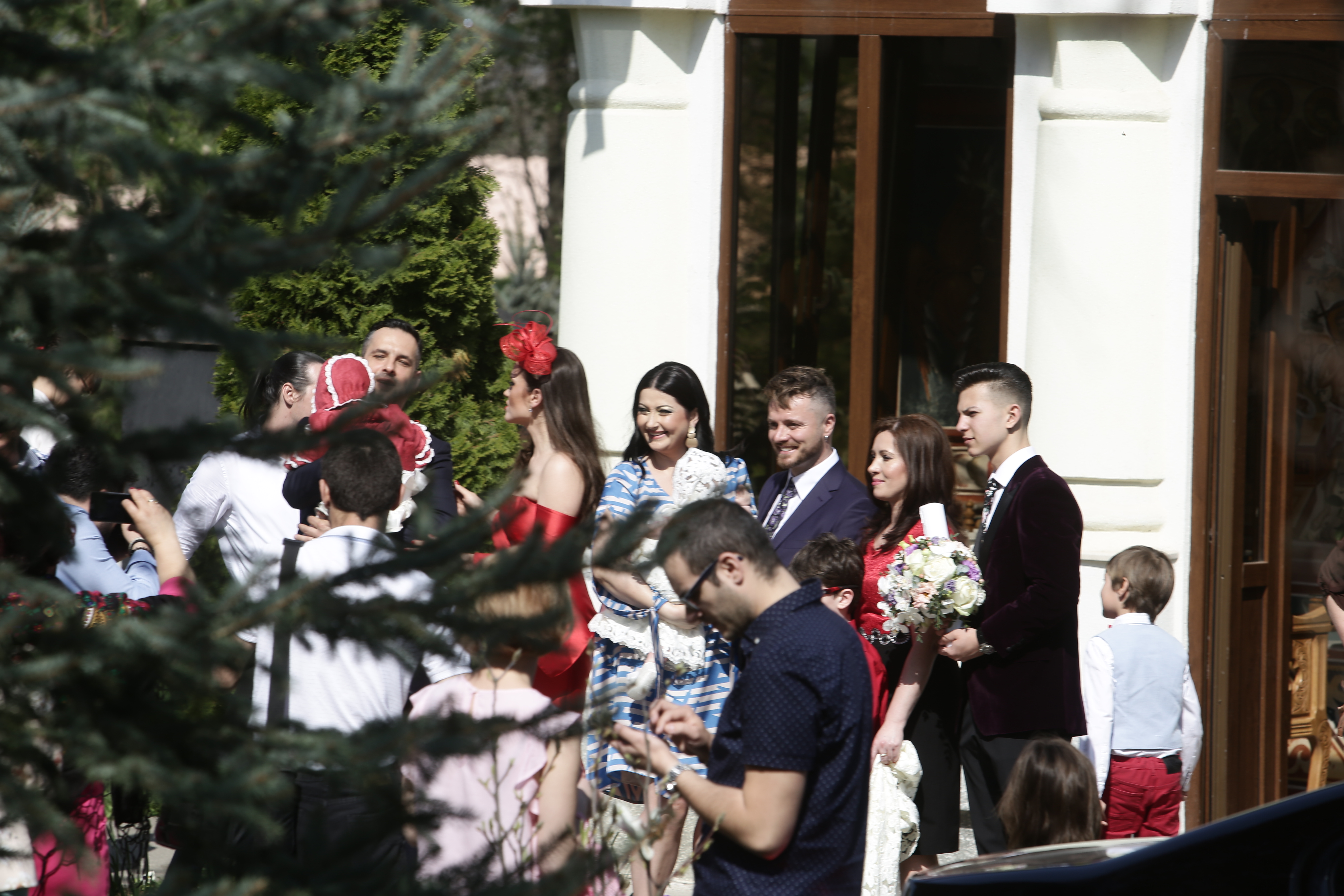 Primele imagini de la botezul fetiței Gabrielei și a lui Tavi Clonda. Ținutele care au atras atenția tuturor