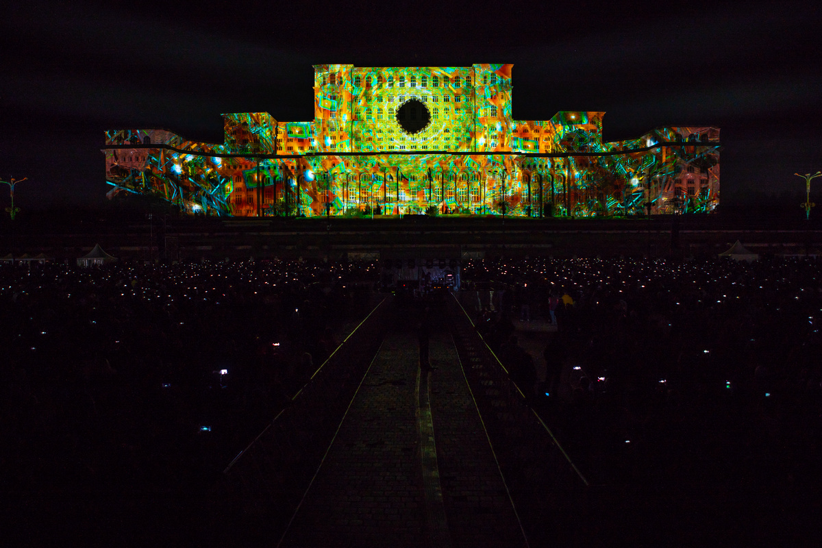 iMapp Bucharest 2021, evenimentul care luminează sâmbătă Palatul Parlamentului. Care e programul