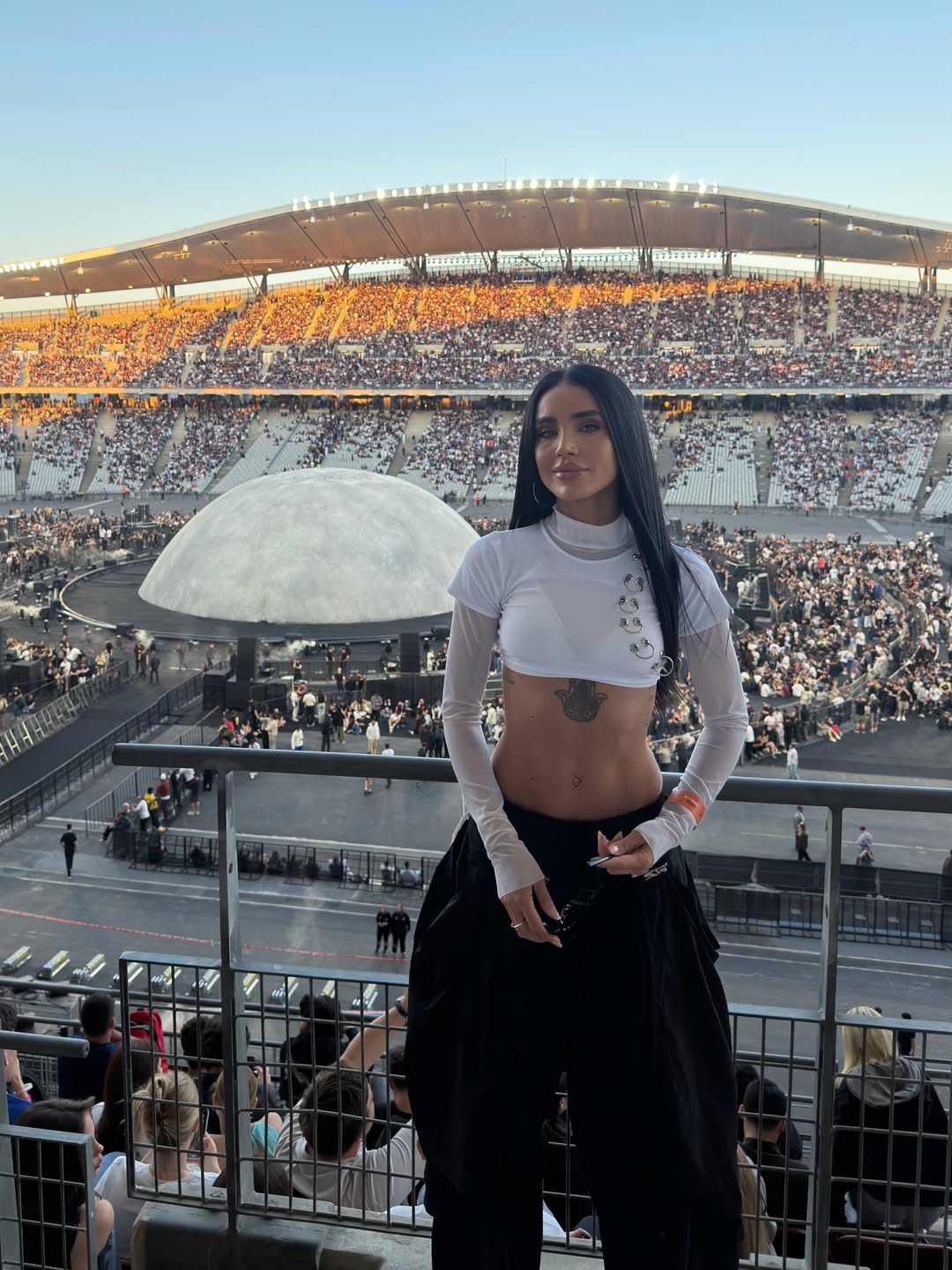 Cum au apărut Adelina Pestrițu și Ioana, soția lui Gabi Tamaș, la concertul lui Kanye West din Istanbul. Au stat doar 48 de ore în Turcia